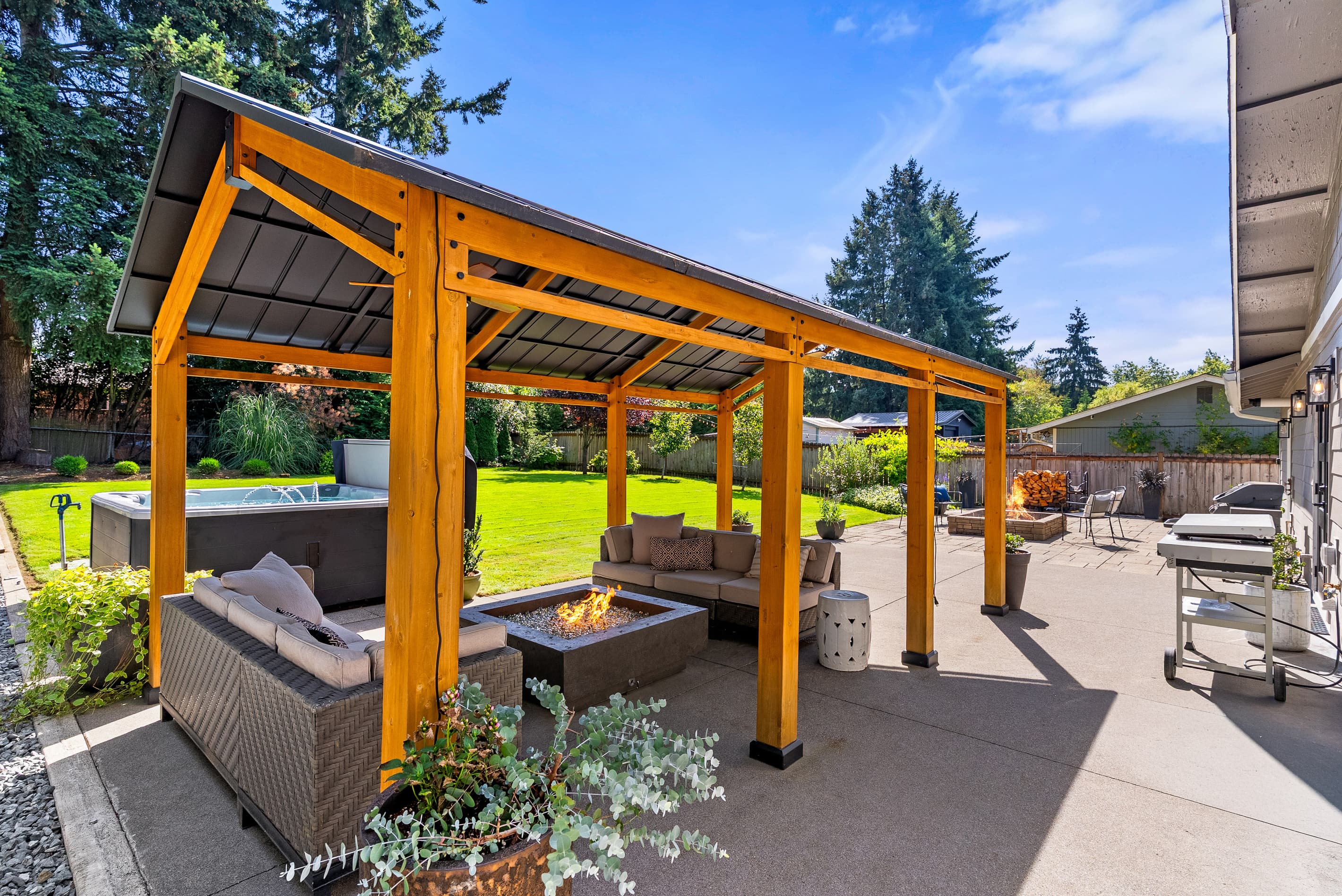 Covered Fire Pit & Hot Tub
