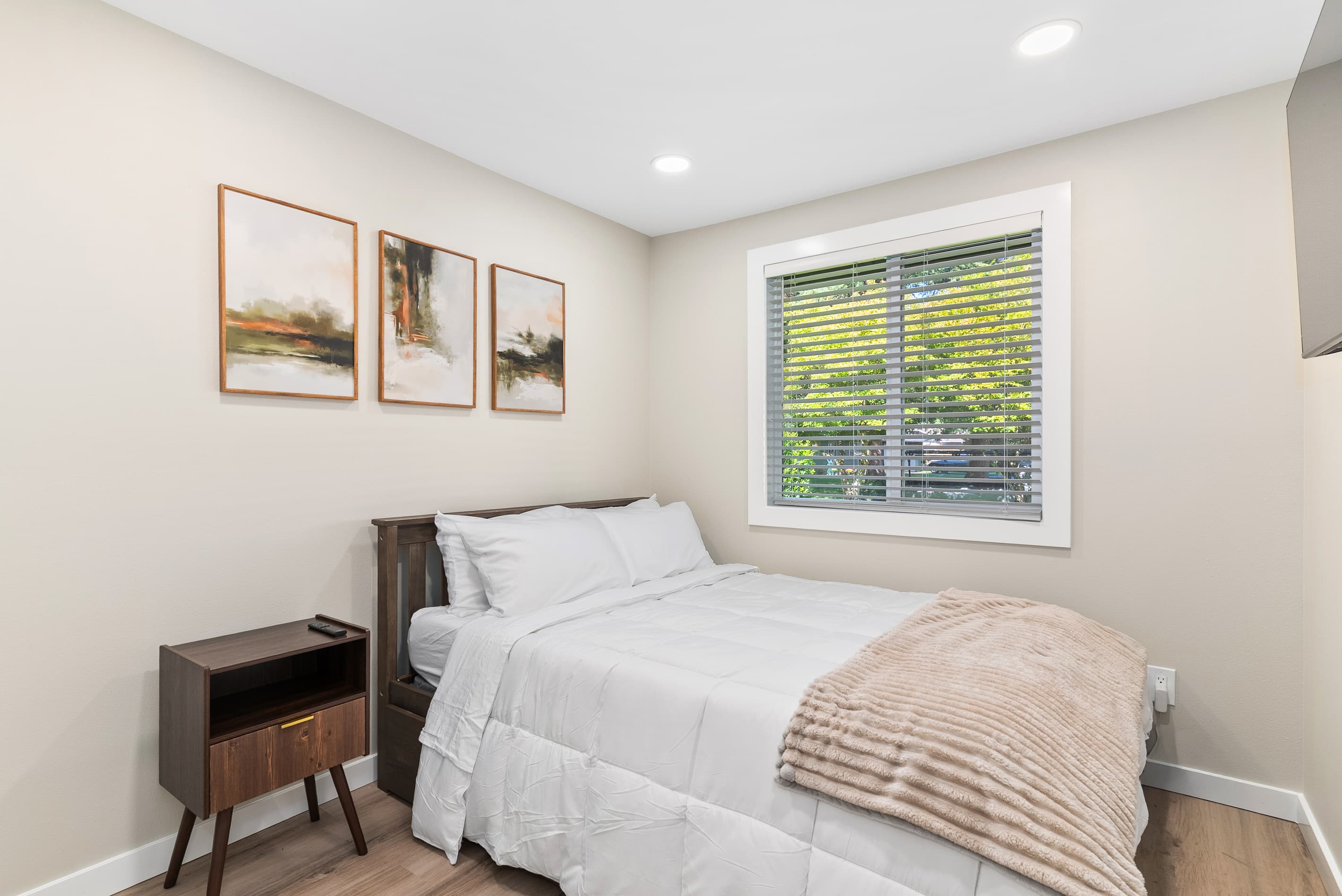 Front Bedroom/Kid's Room