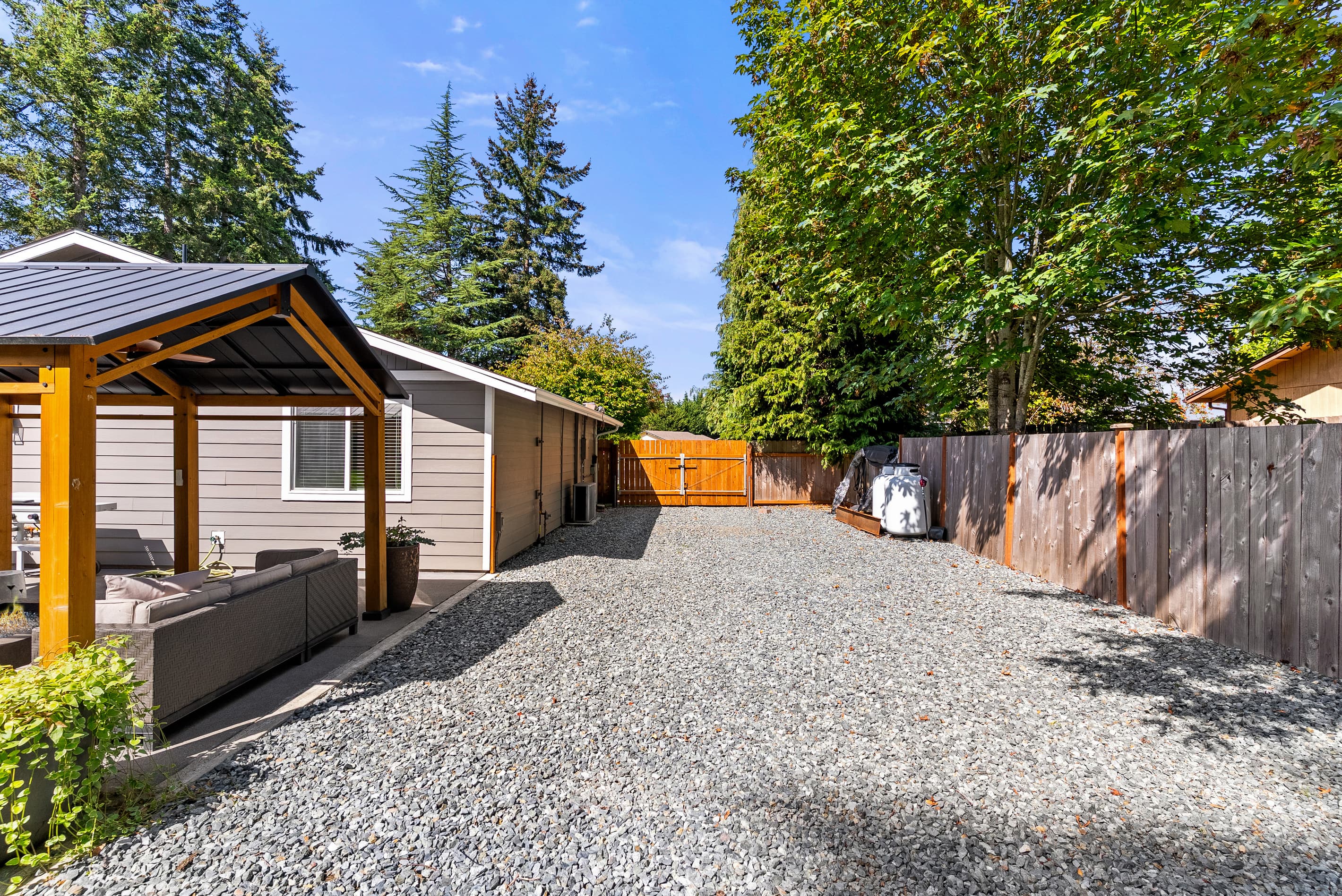 Side Driveway which extends to the back yard