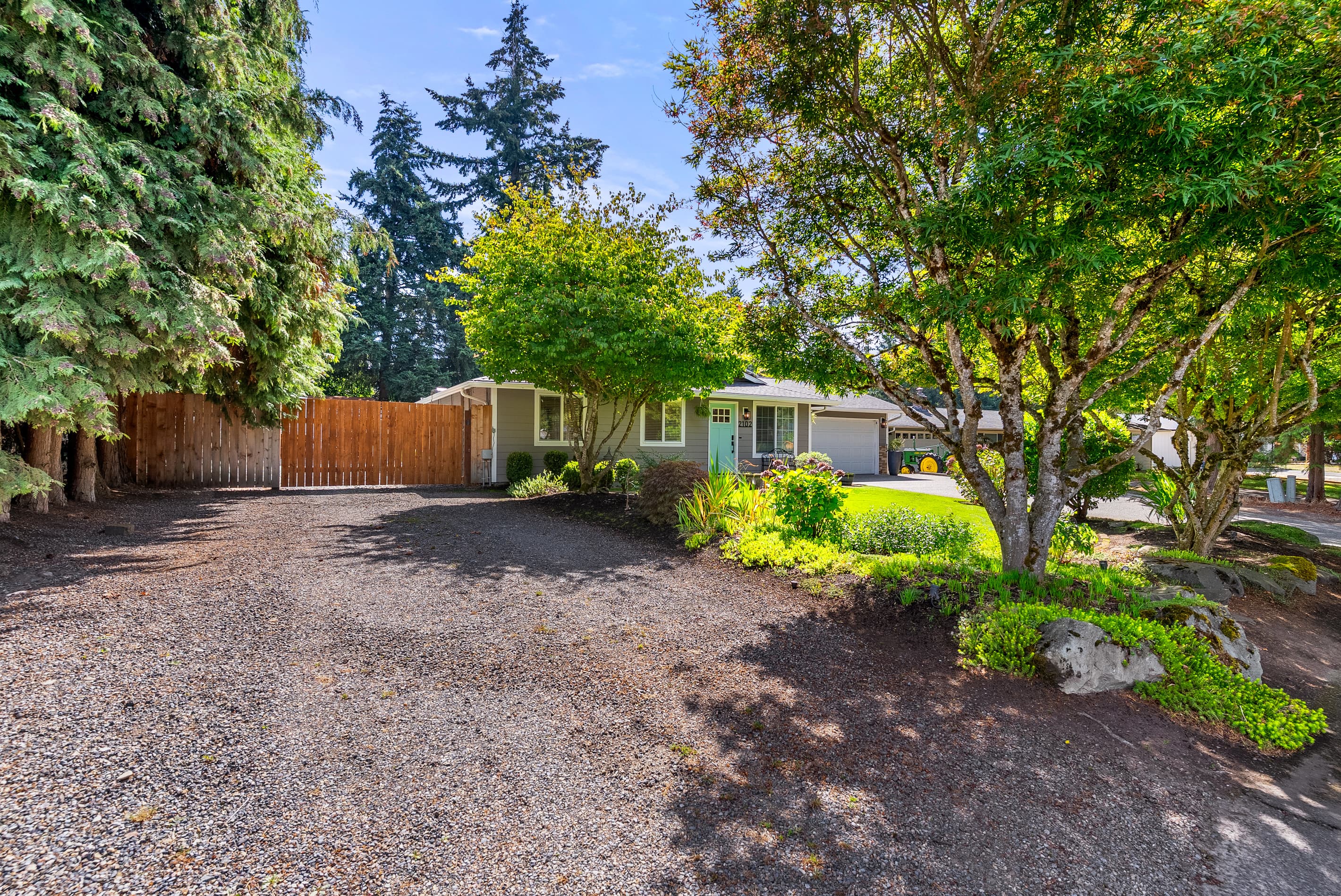 Side Driveway which extends to the back yard