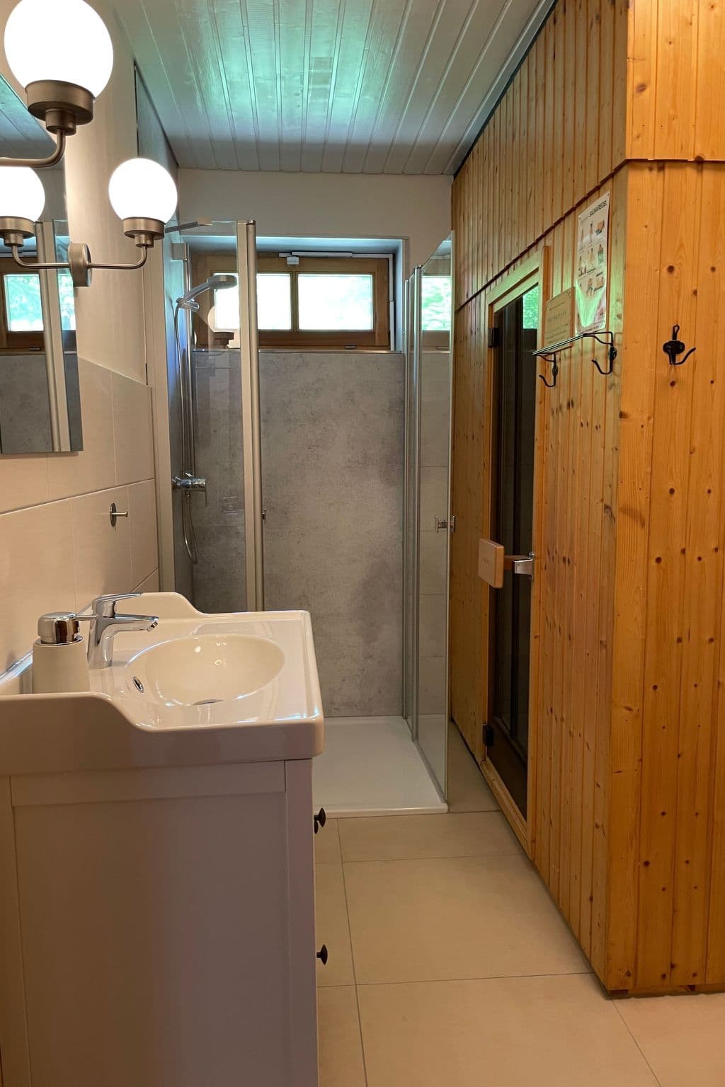 Bathroom / Wellness