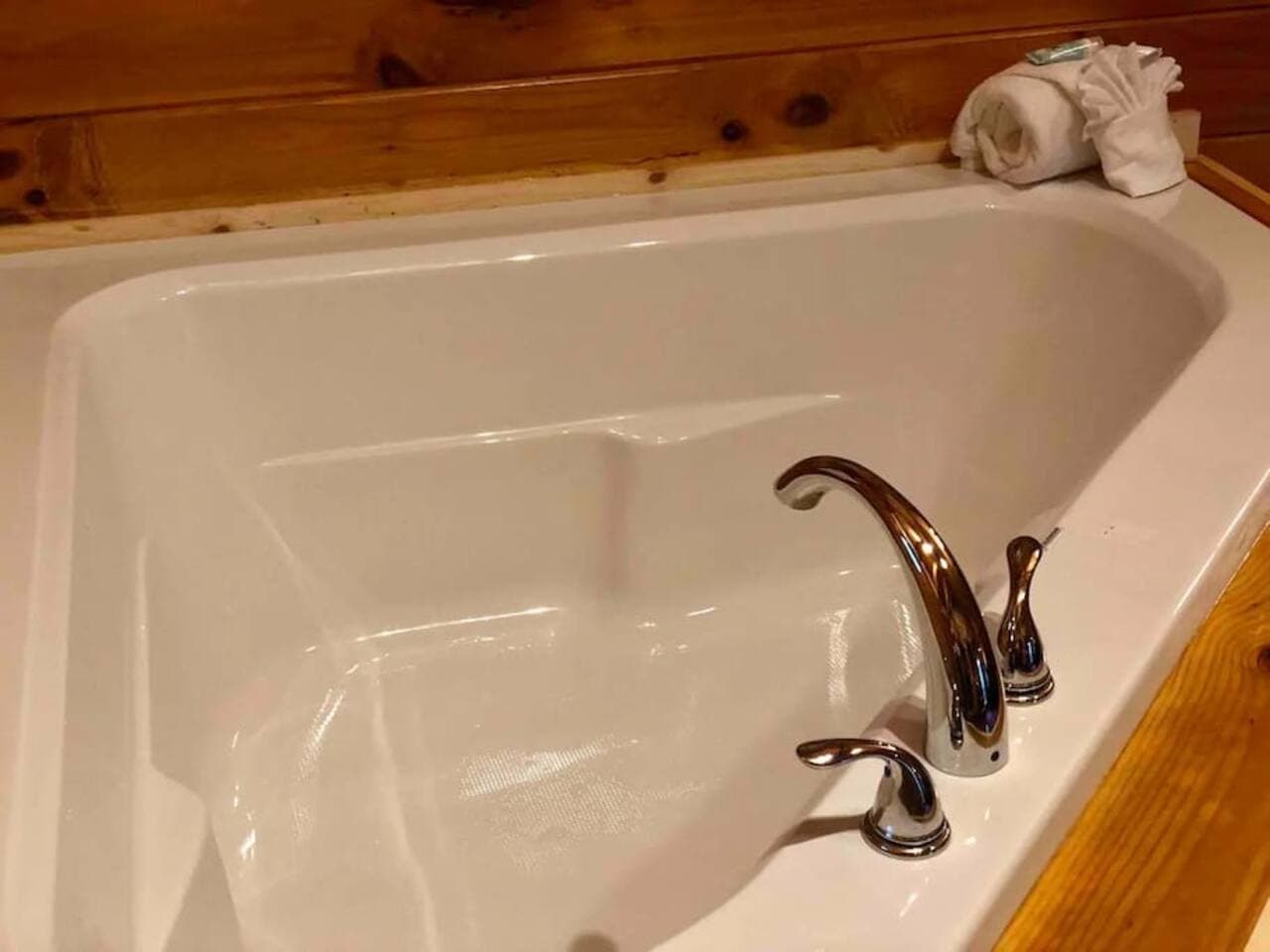 Tub large enough for two!