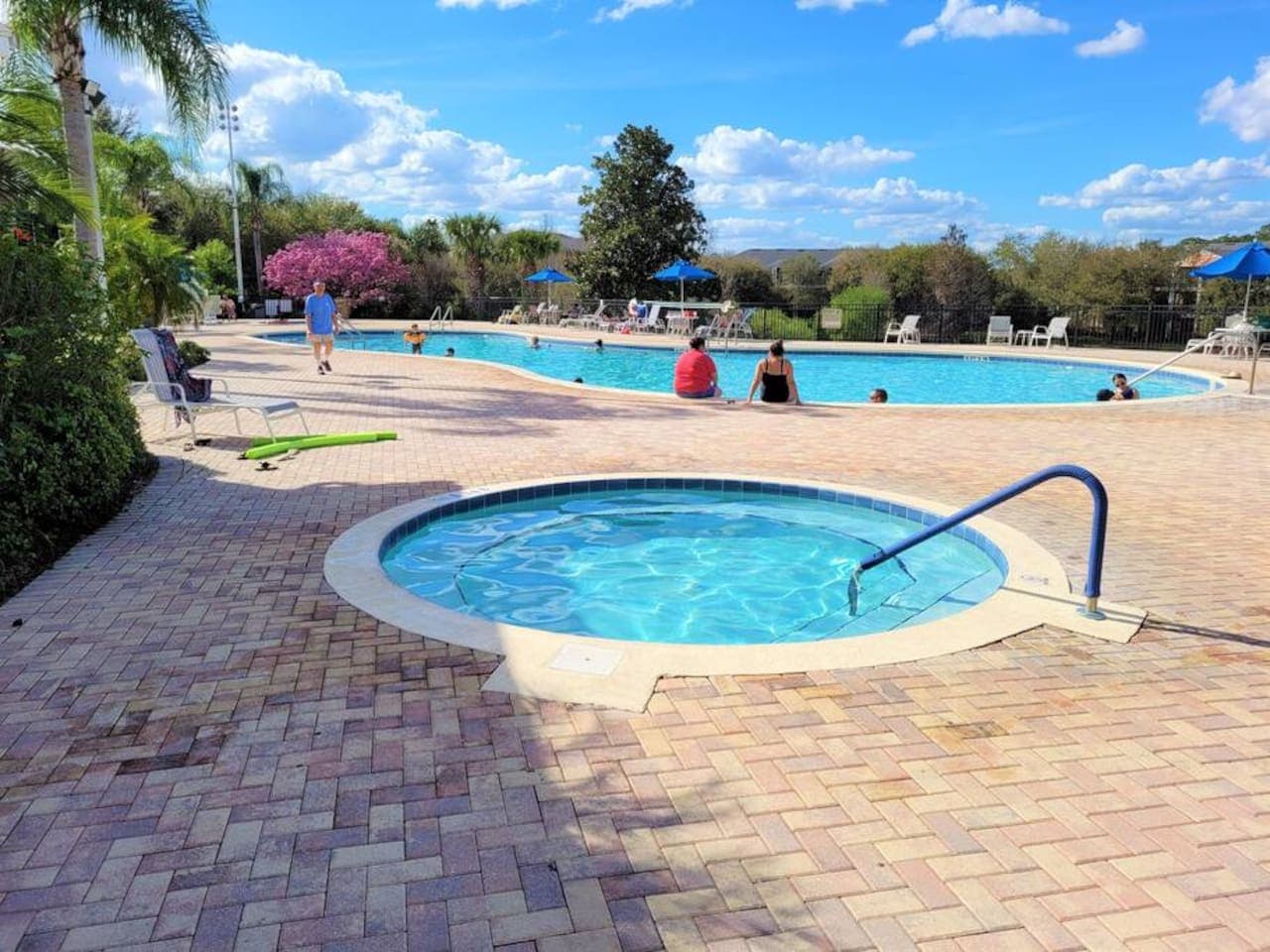 There is a pool and hot tub right behind the condo!