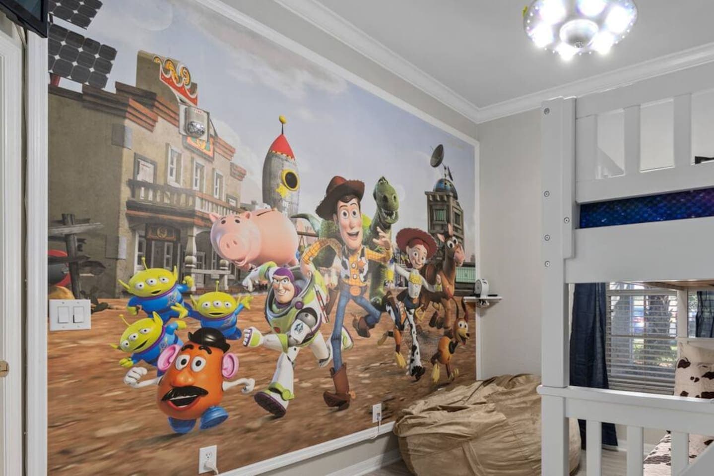 Kid's Toy Story room mural