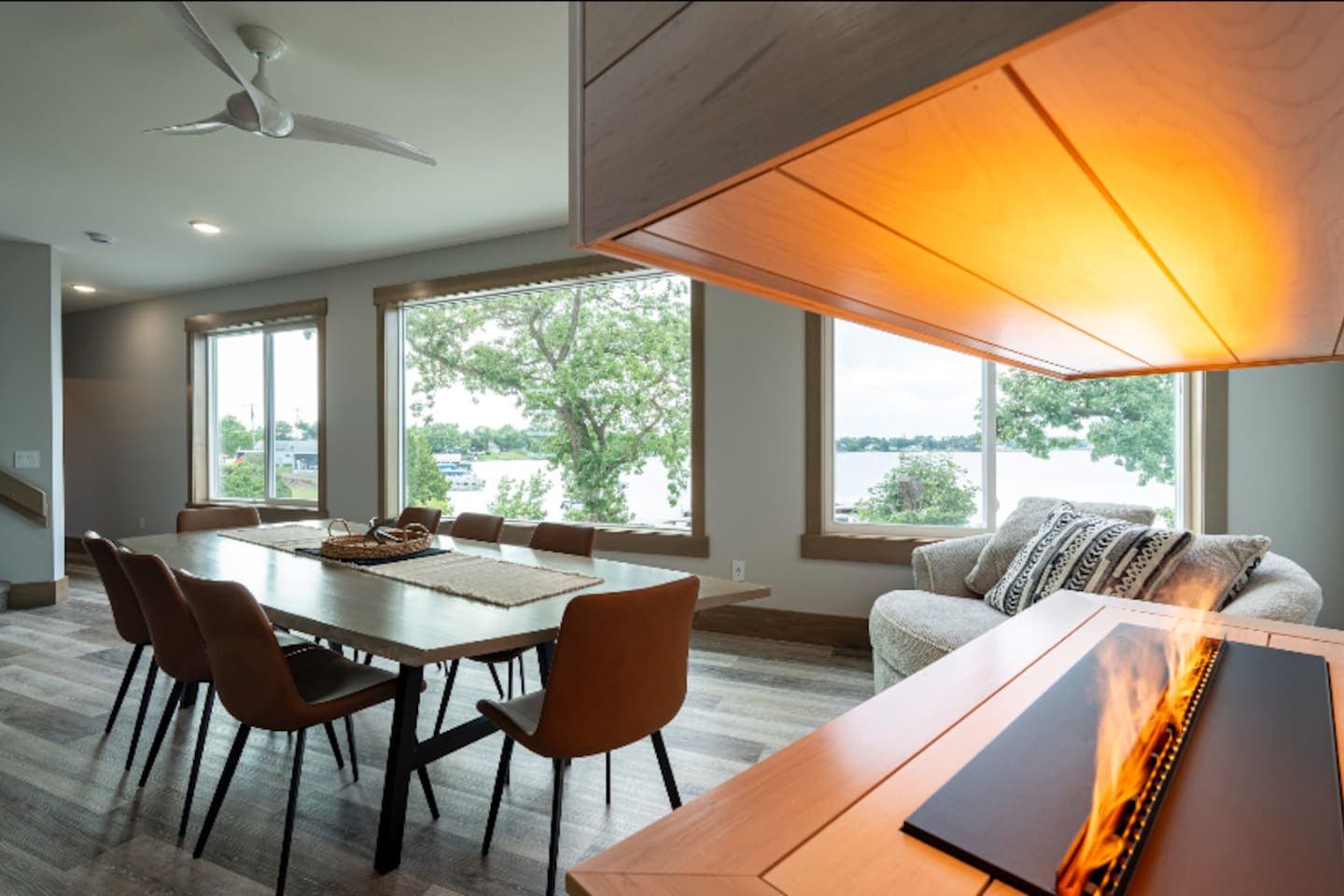 Dimplex halogen fireplace enhances the evenings spent around the dining table.