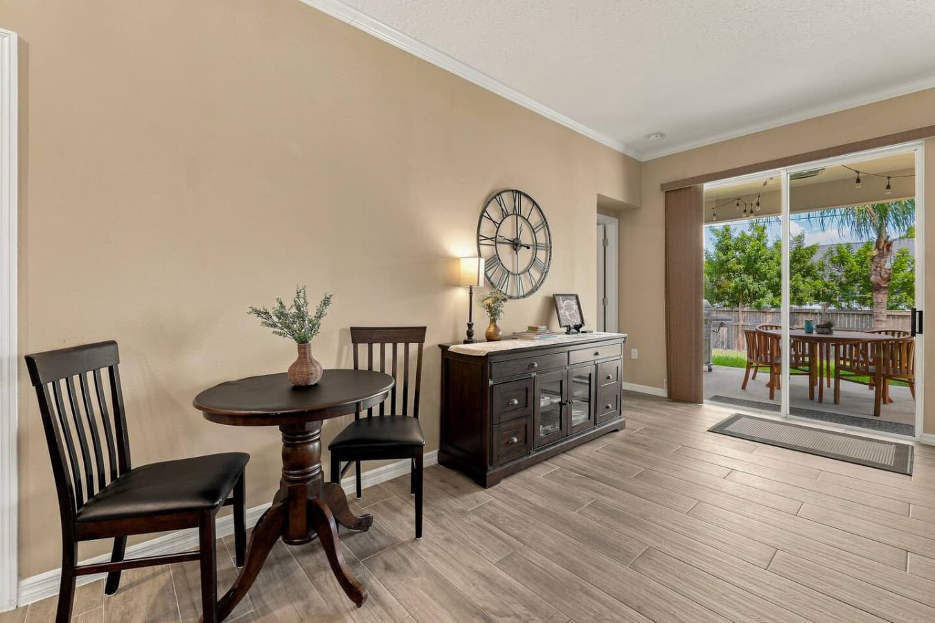 Dining nook in the living room area with access to the outdoor patio.