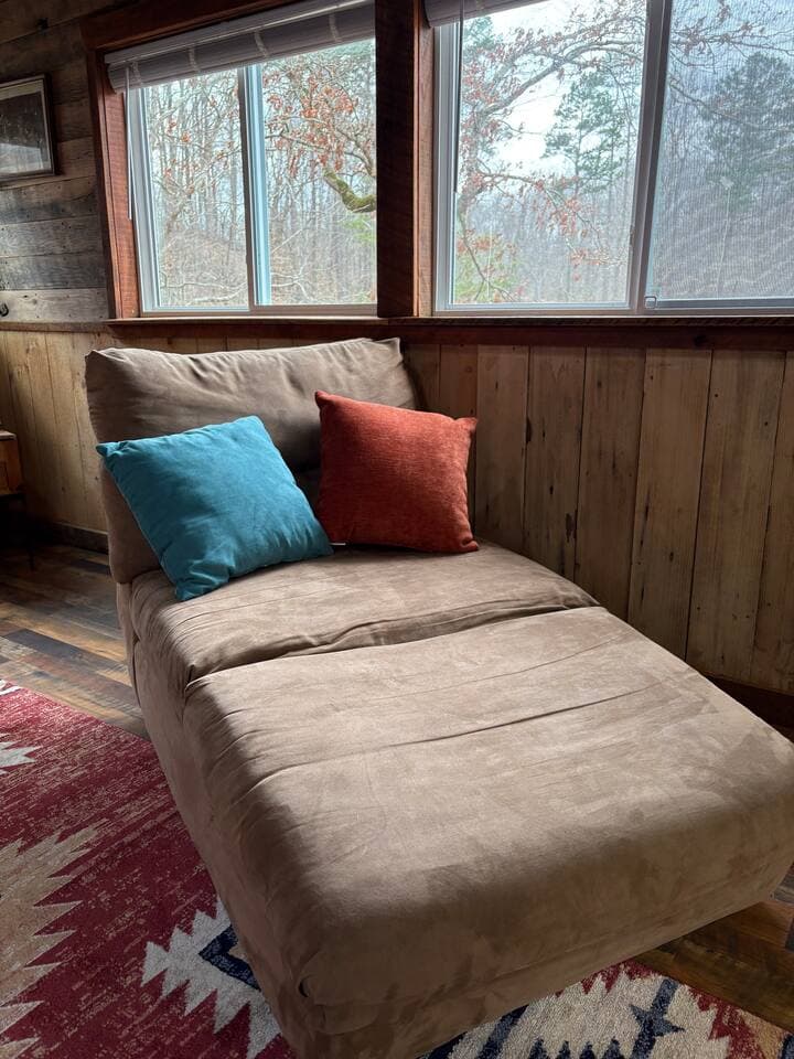 Living Room - Chaise Lounge