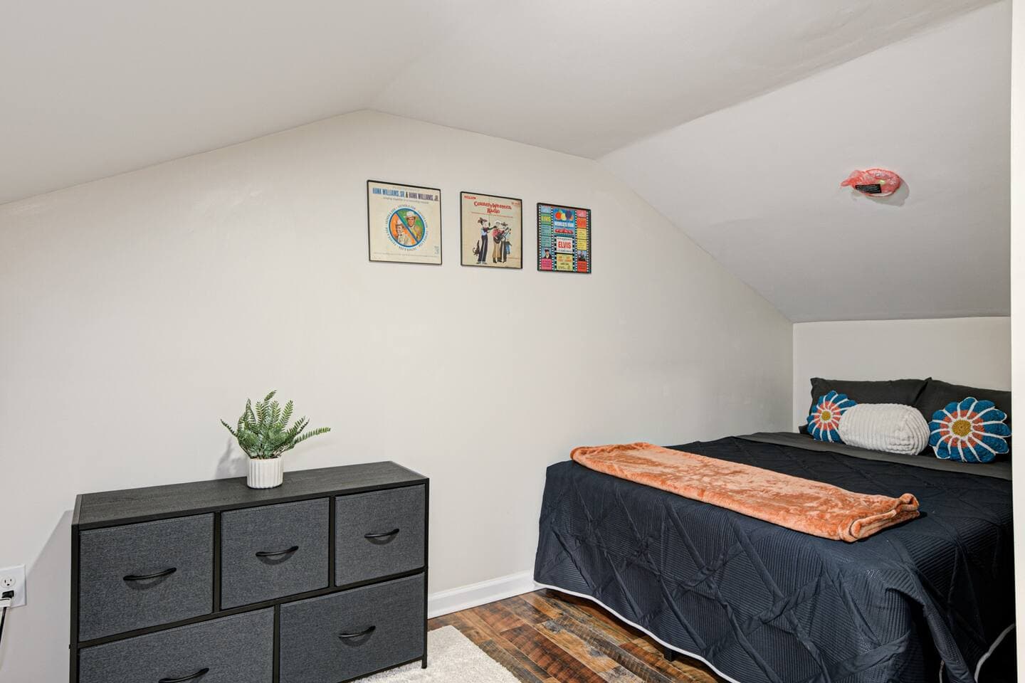 Upstairs Bedroom 2