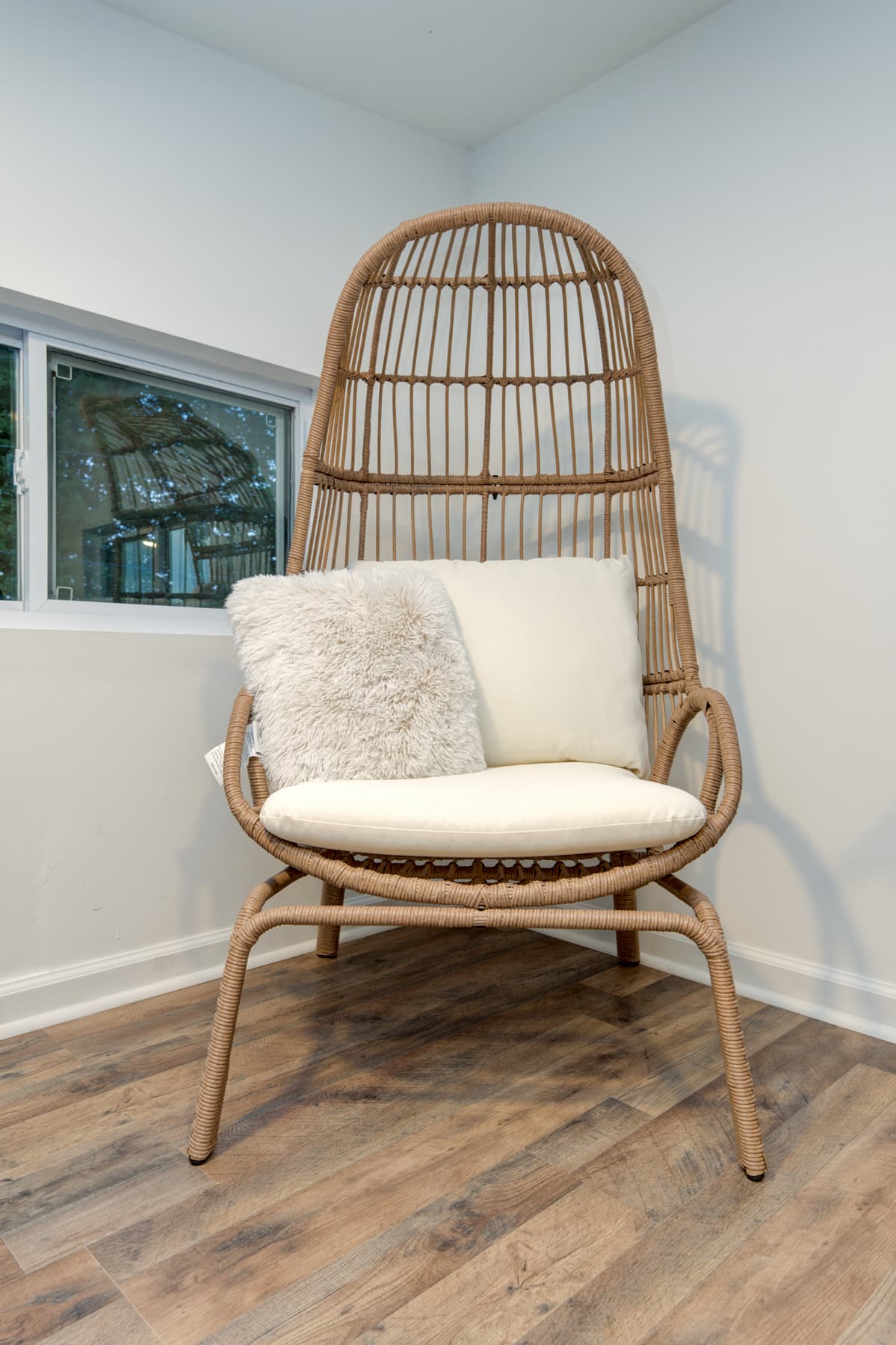 Egg Shaped Day Chair
