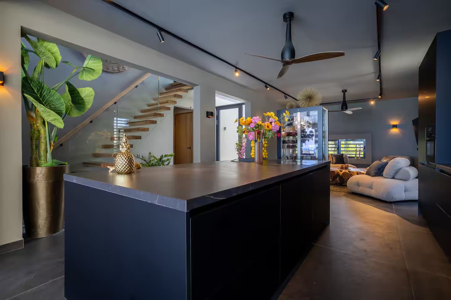 Sea Front Luxury Villa 4