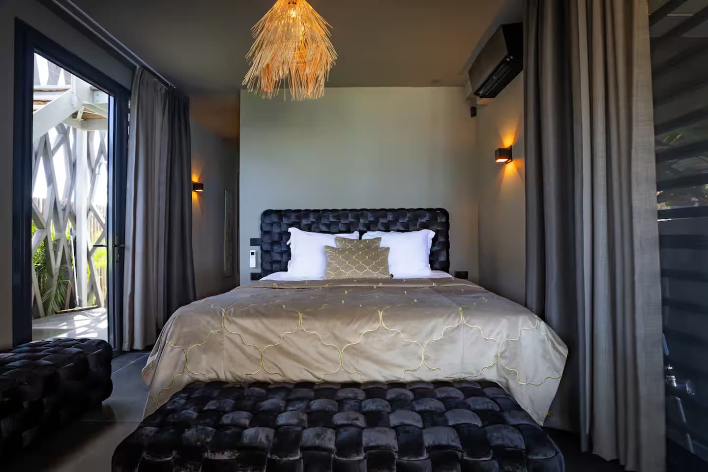 Sea Front Luxury Villa 12