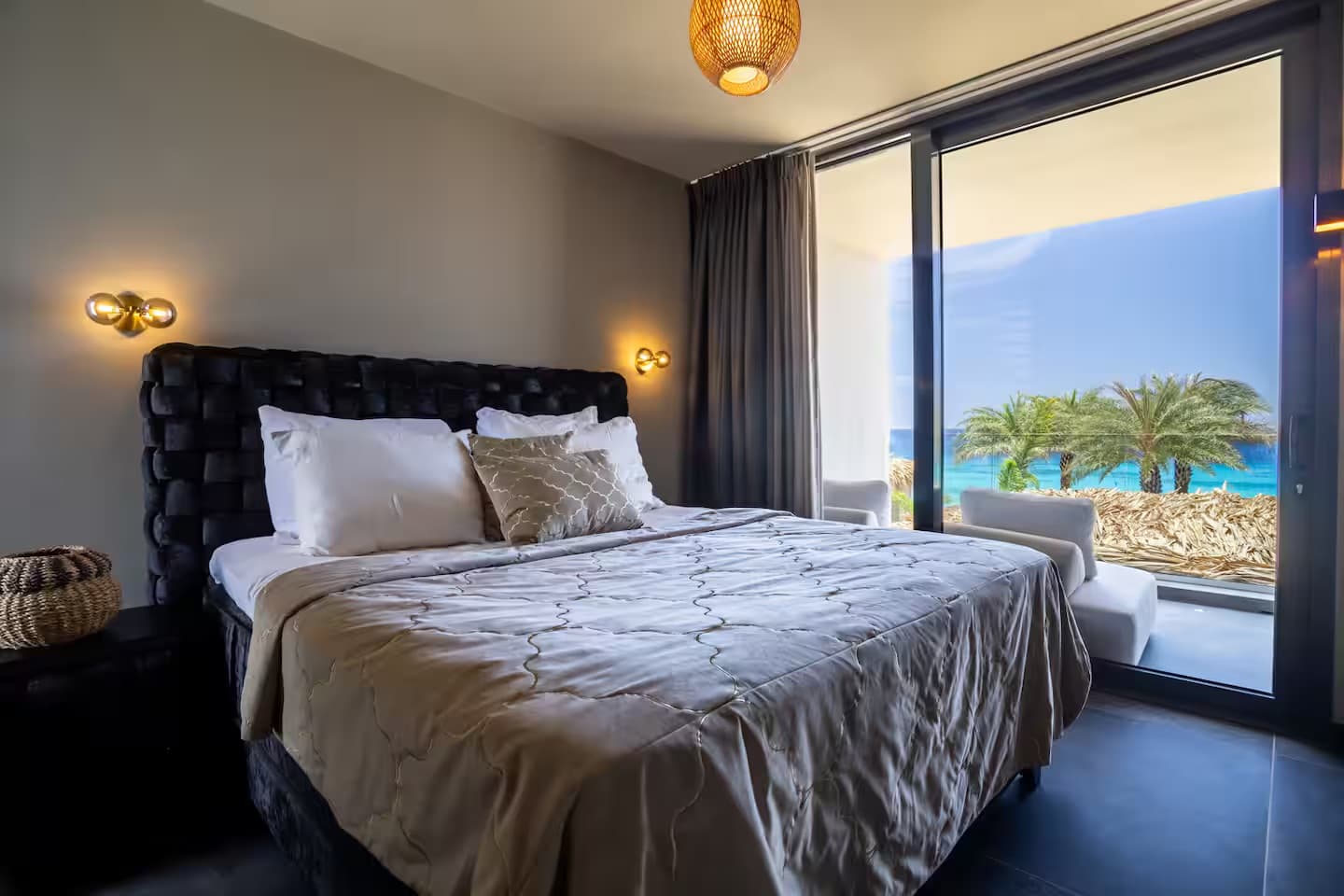 Sea Front Luxury Villa 14