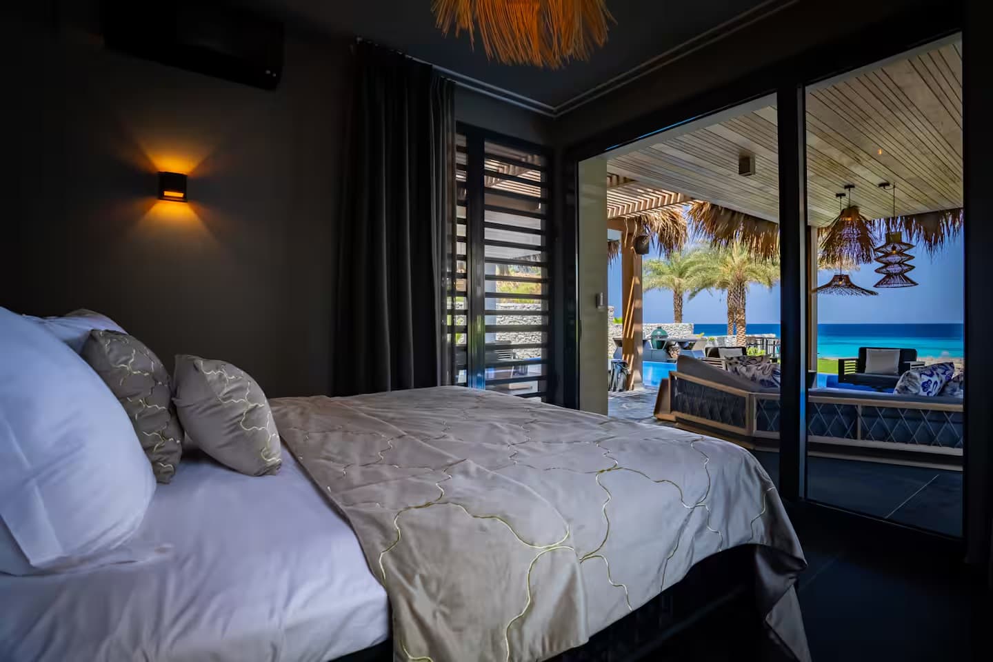 Sea Front Luxury Villa 17