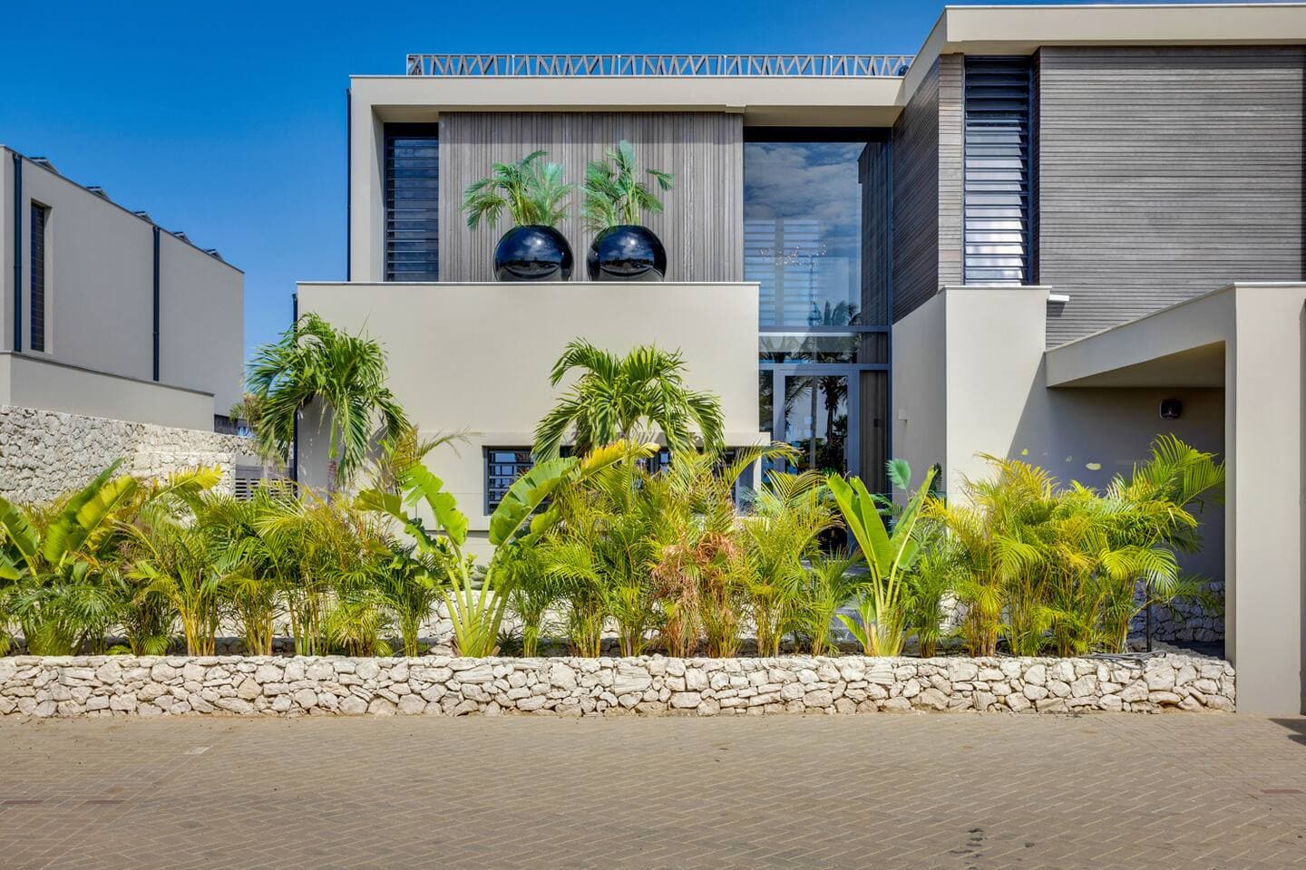 Sea Front Luxury Villa 31