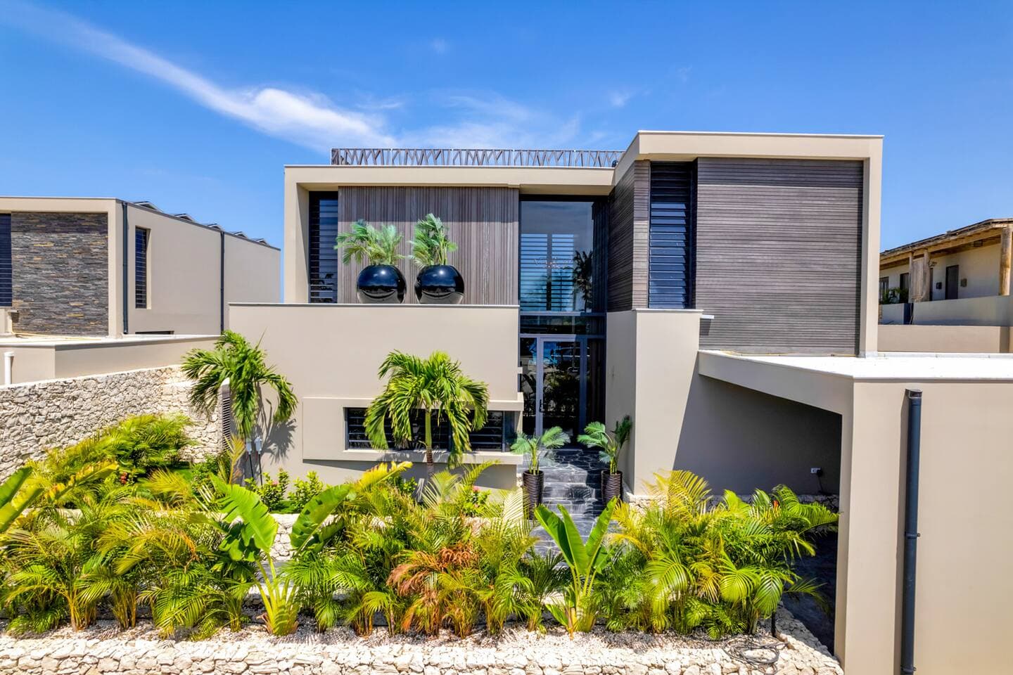 Sea Front Luxury Villa 43