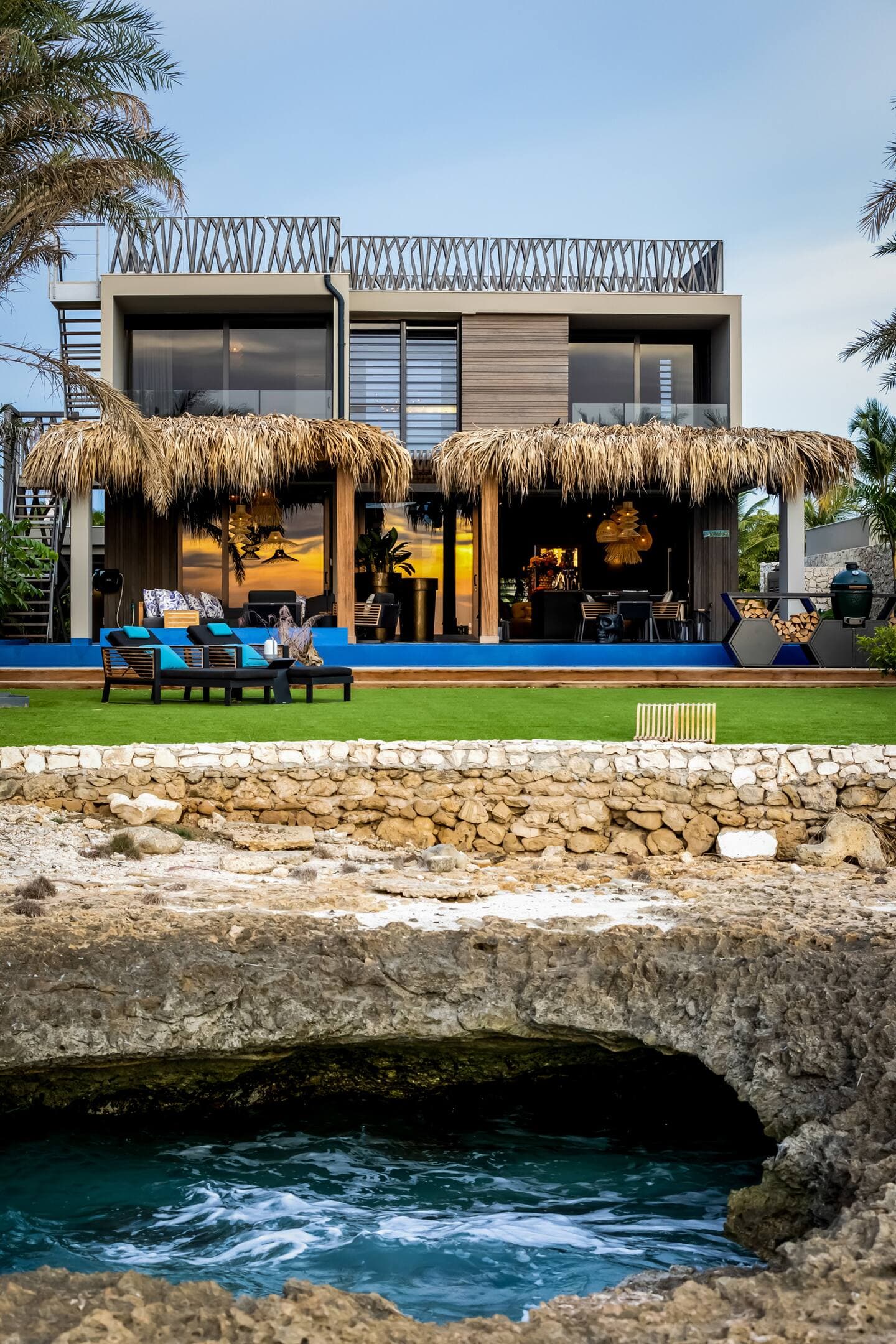 Sea Front Luxury Villa 38