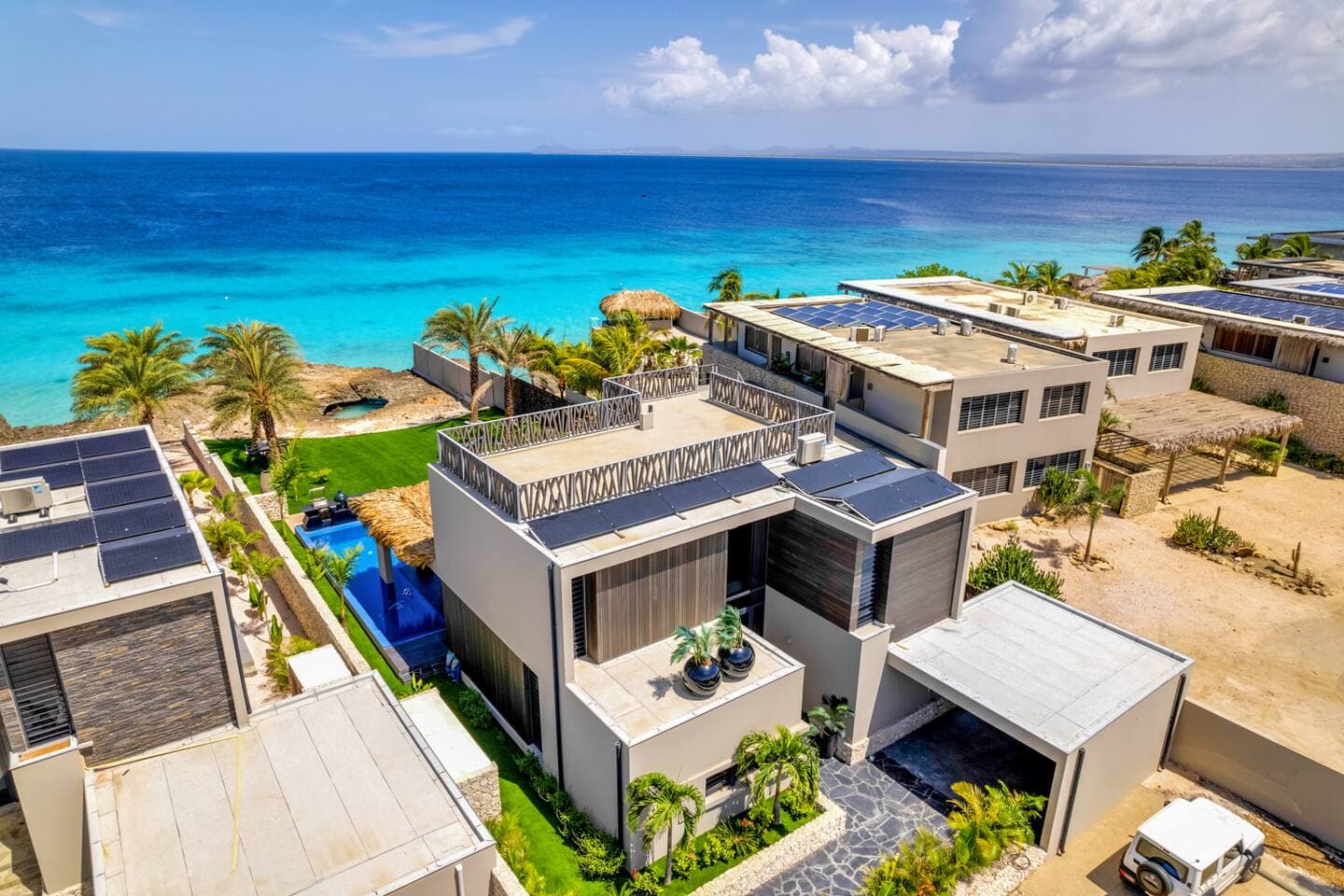 Sea Front Luxury Villa 41