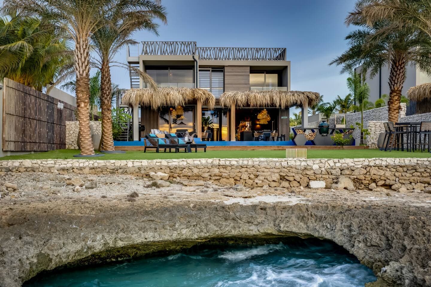 Sea Front Luxury Villa 39