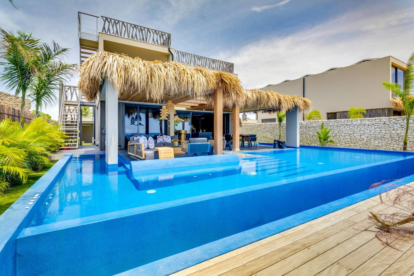 Sea Front Luxury Villa 60