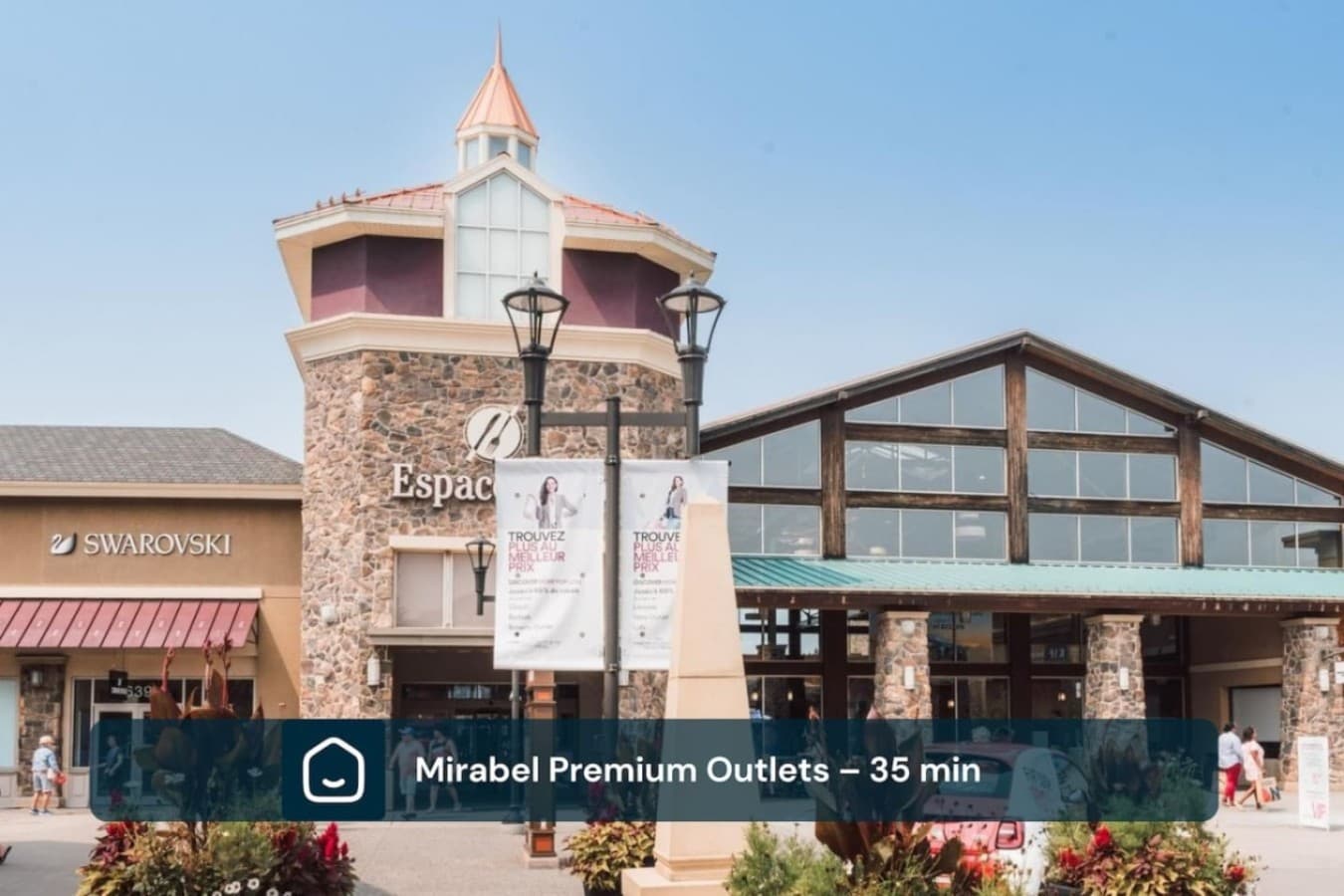 Profitez d’une journée de shopping au  Mirabel Premium Outlets  , avec de nombreuses boutiques de grandes marques