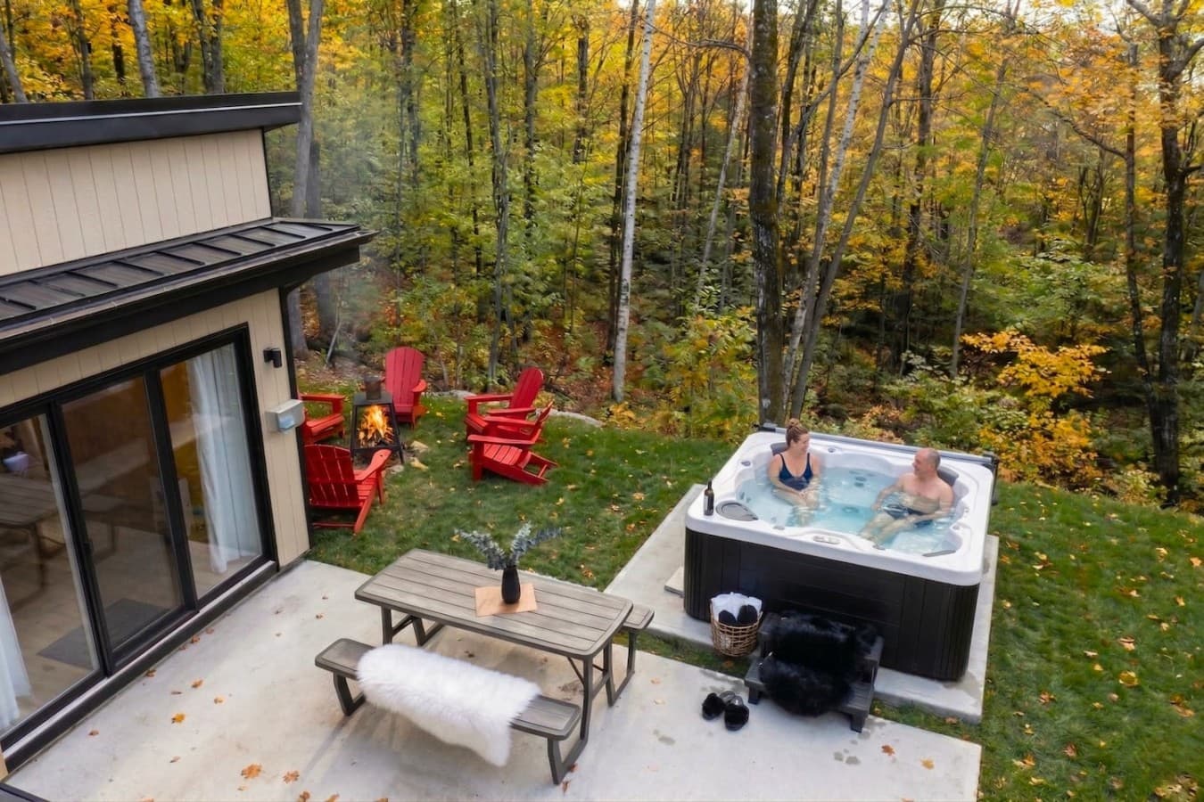 Spa privé en pleine nature avec vue sur la forêt 
Profitez d’un moment de détente toute l’année, entouré de calme et de paysages apaisants