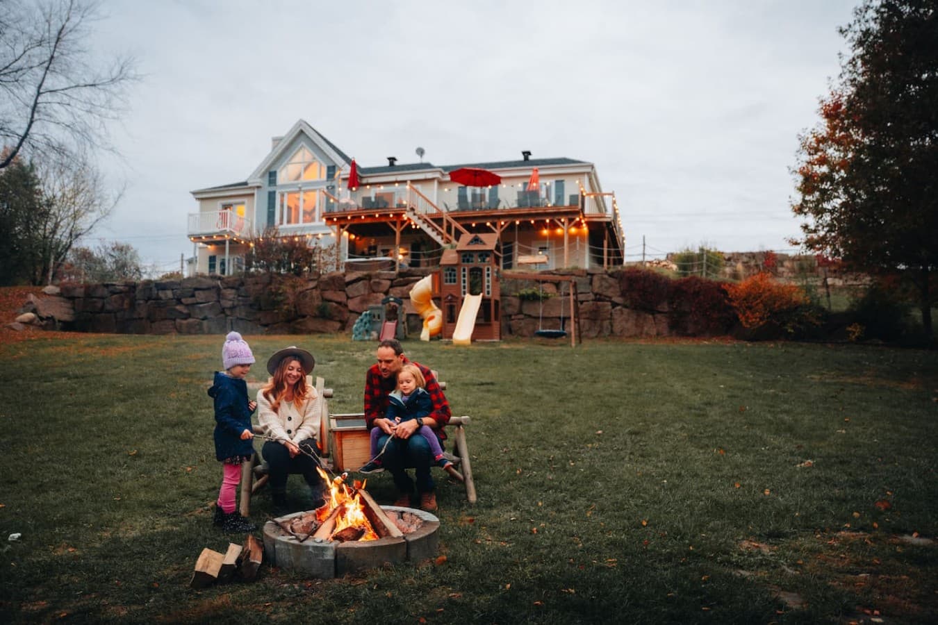 feu extérieur (Outdoor Fireplace) - Aire de jeux (Playground)