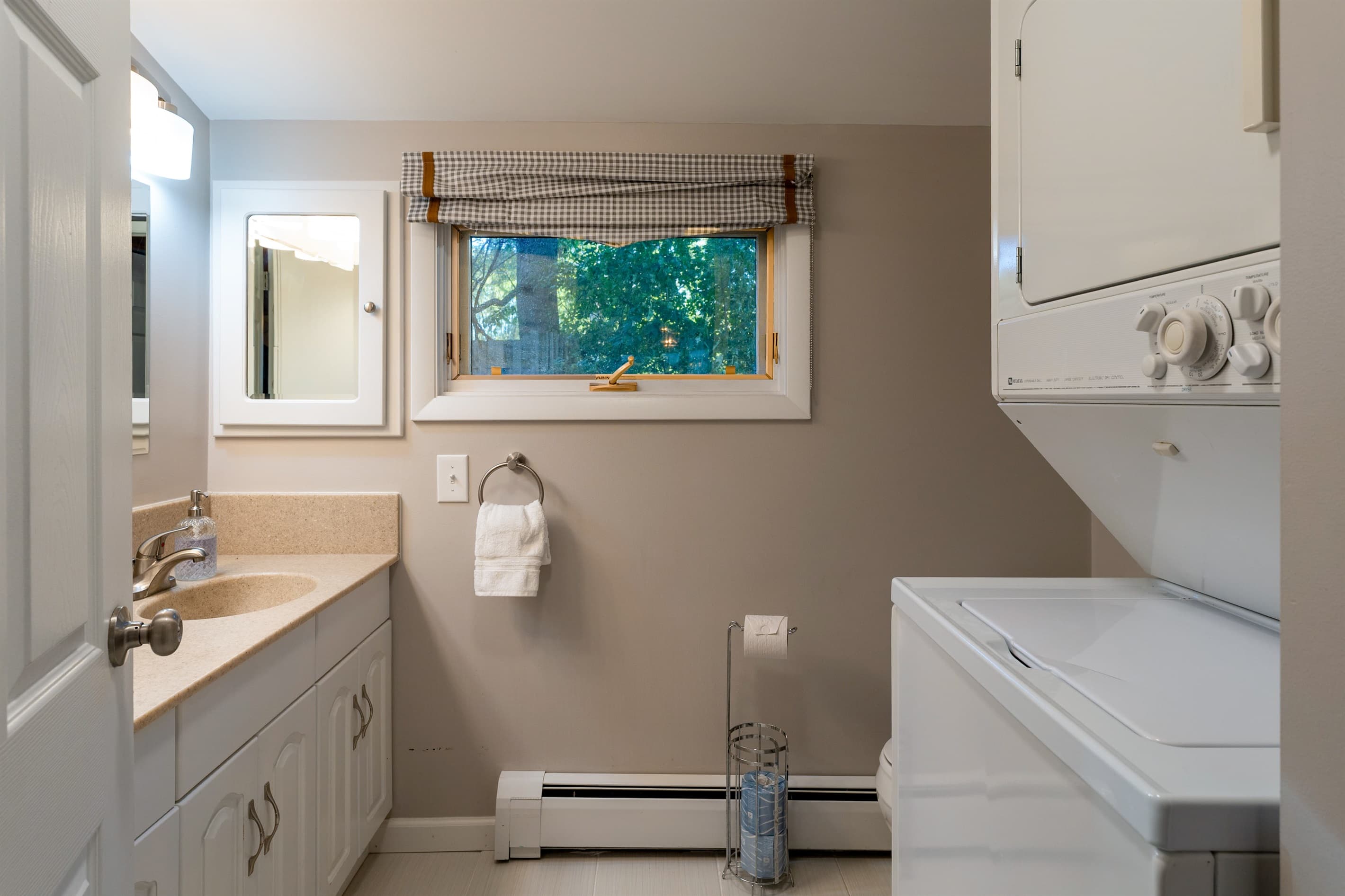 Powder room with washer and dryer
