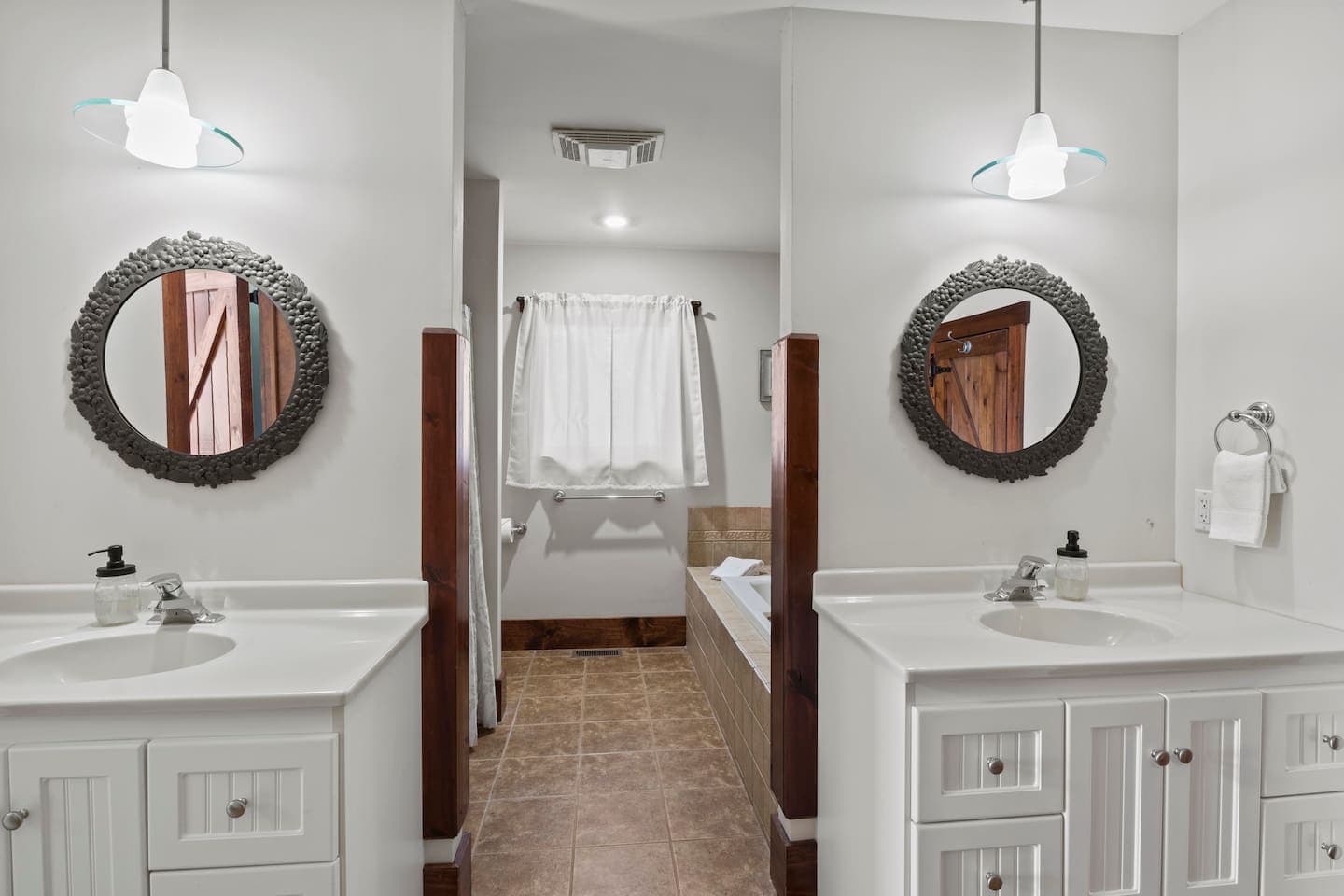 En-suite bathroom with double vanity