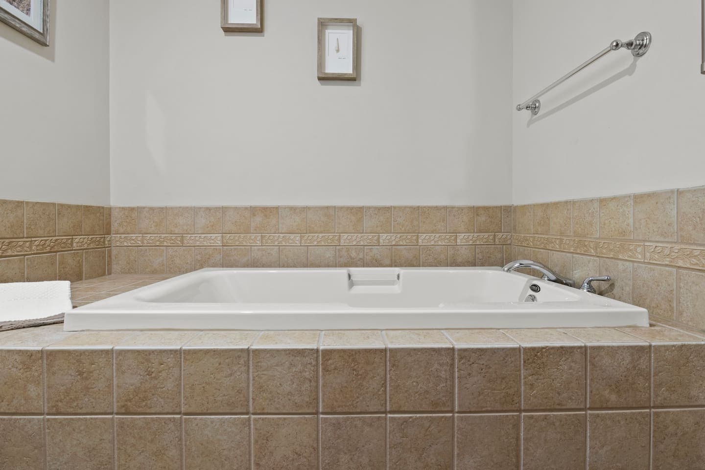 Bathroom with jetted soaking tub