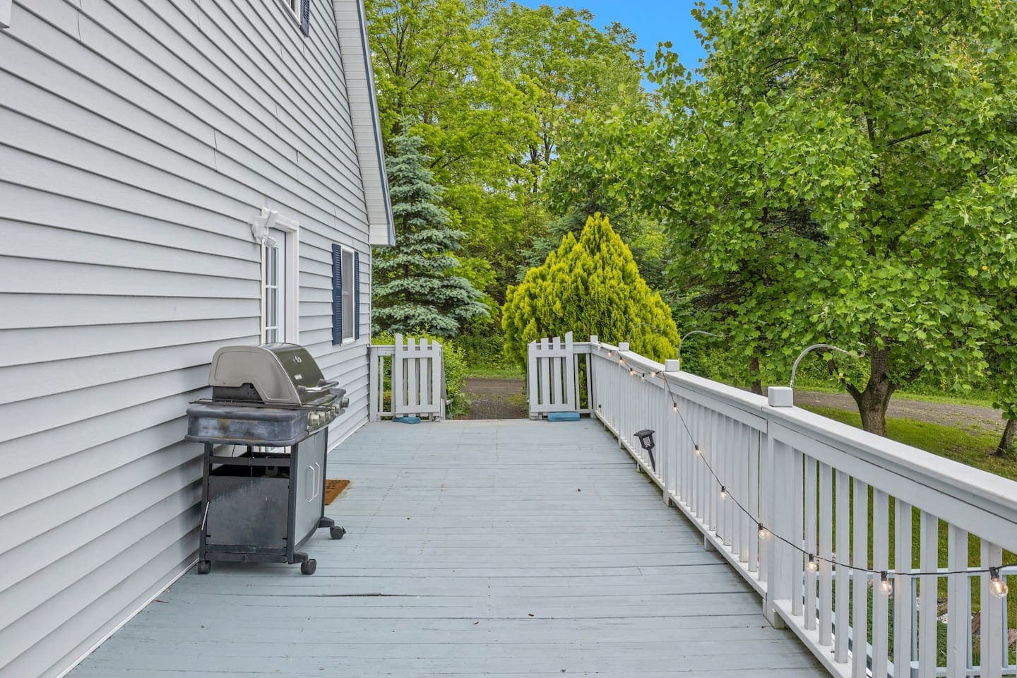Open deck with gas grill