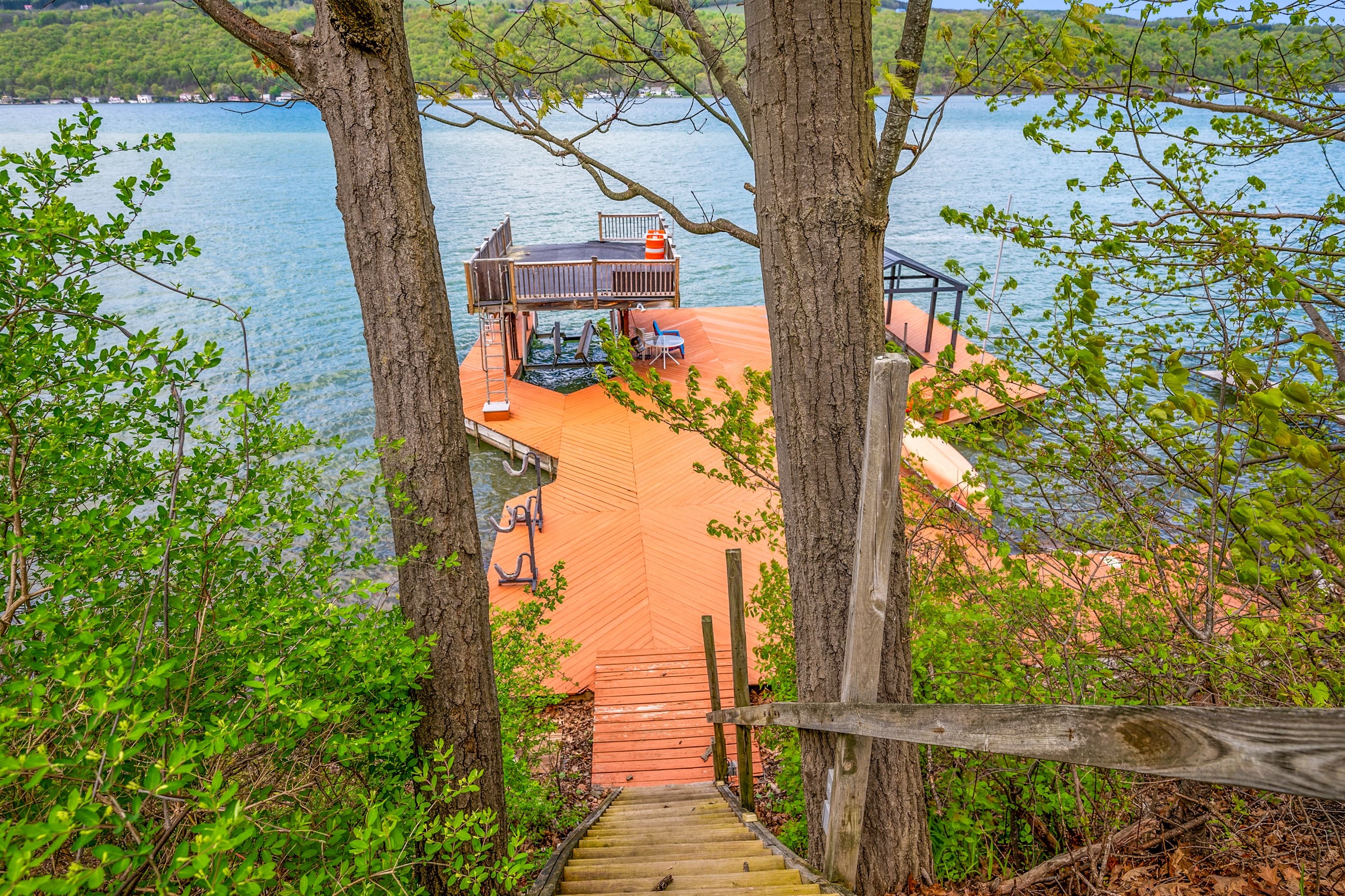 Deck positioned above the shoreline