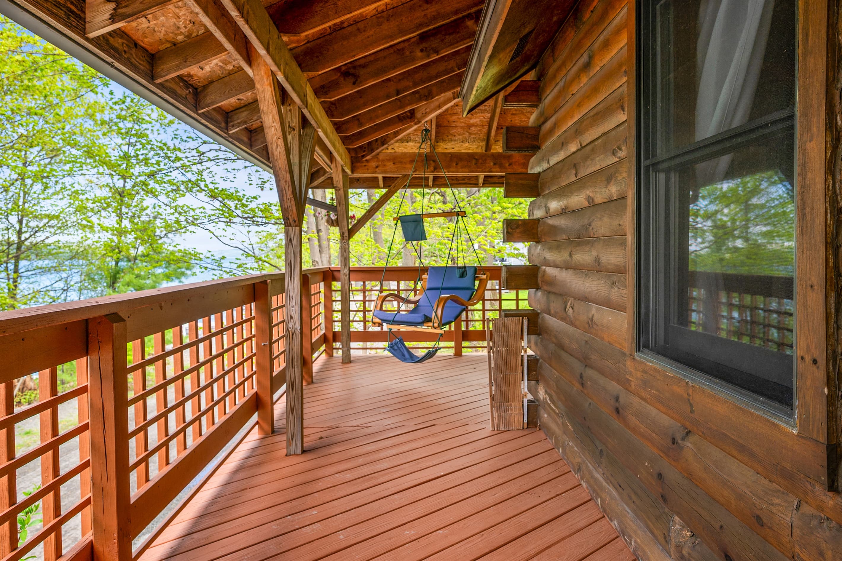 Side porch with swing 