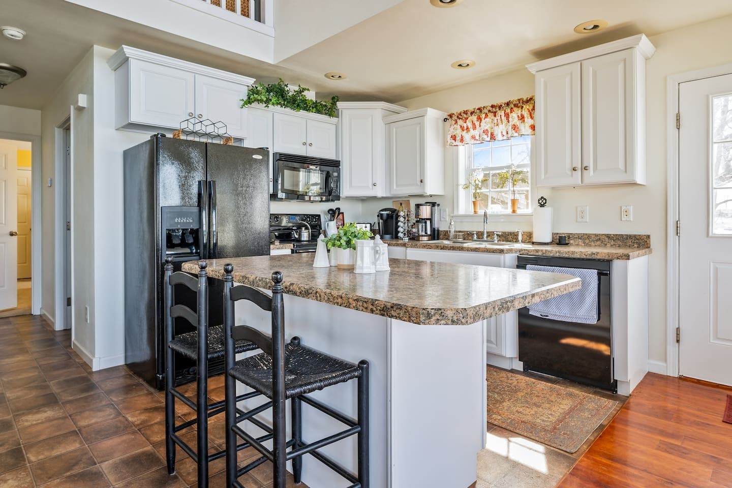 Kitchen with breakfast bar and open shelving