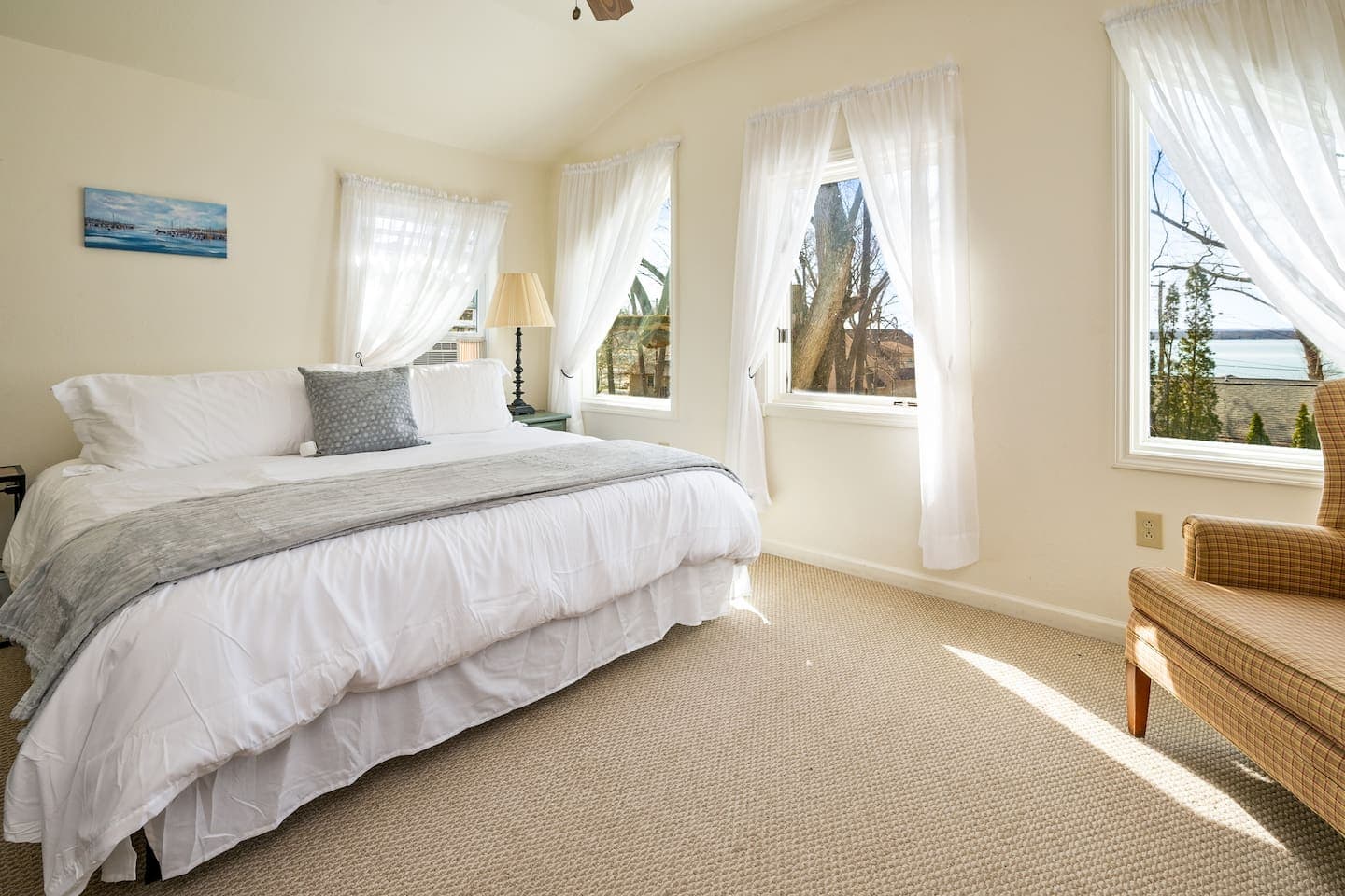King bedroom with three windows
