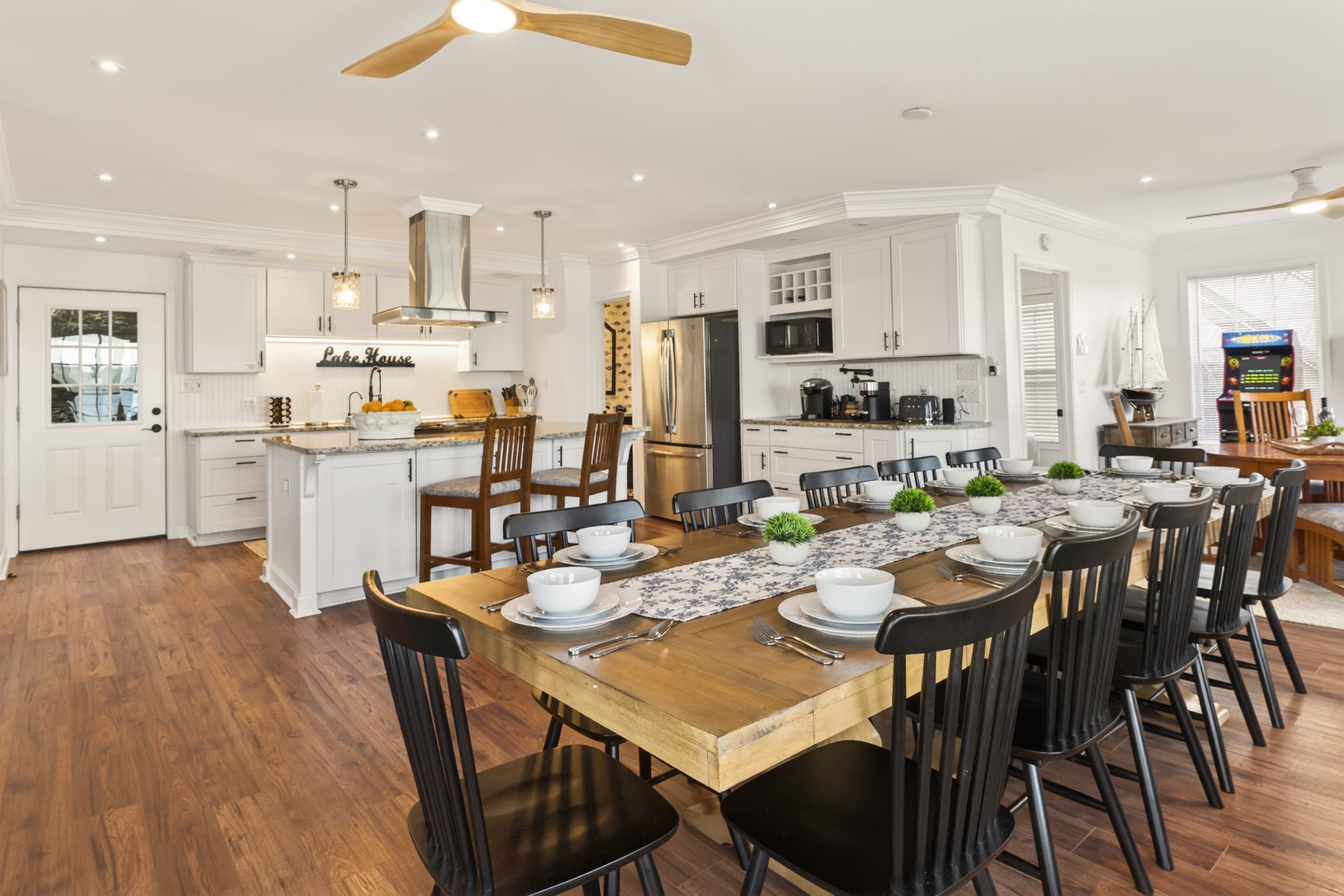 Open dining area connected to the kitchen