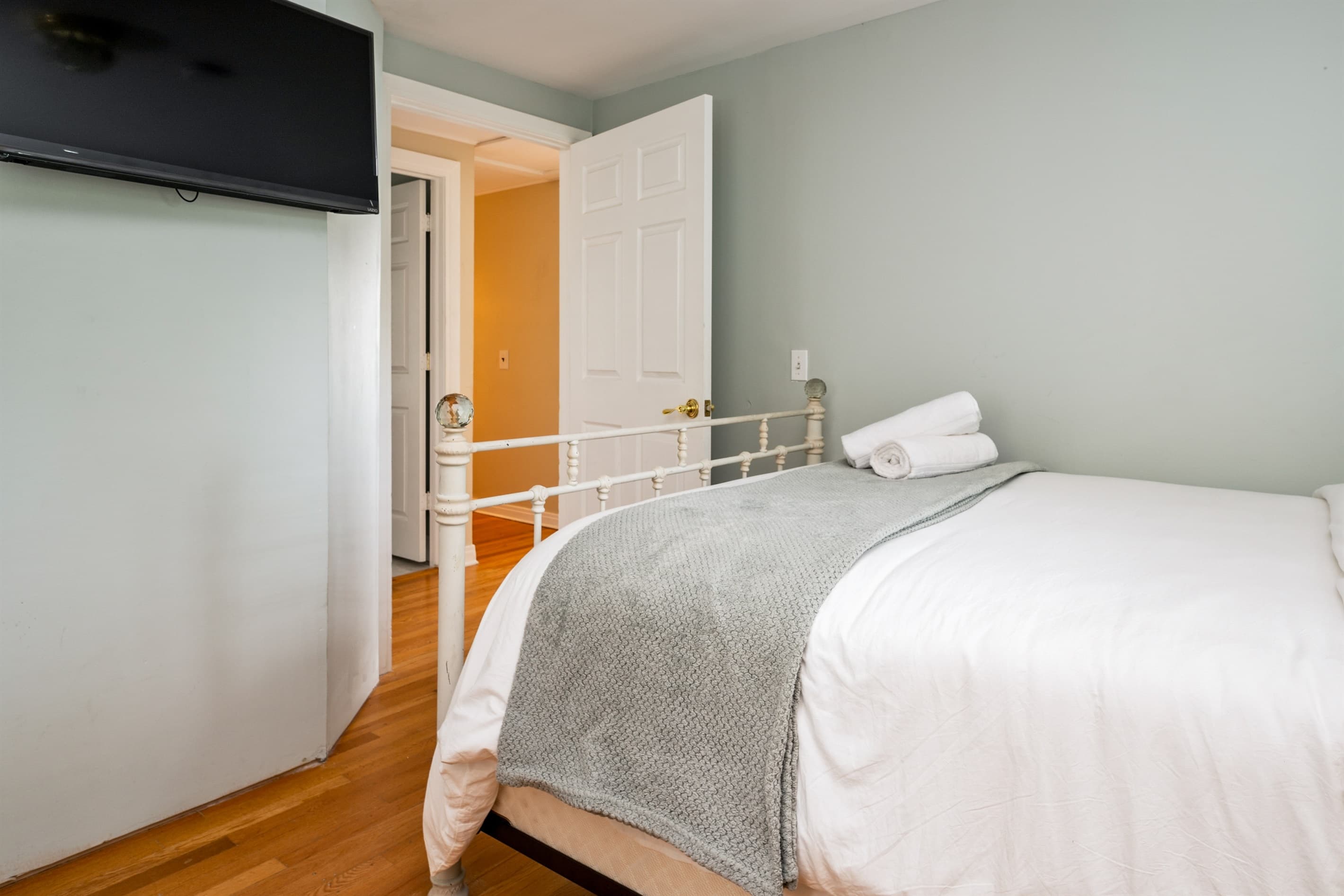 Bed positioned beside the adjoining doorway