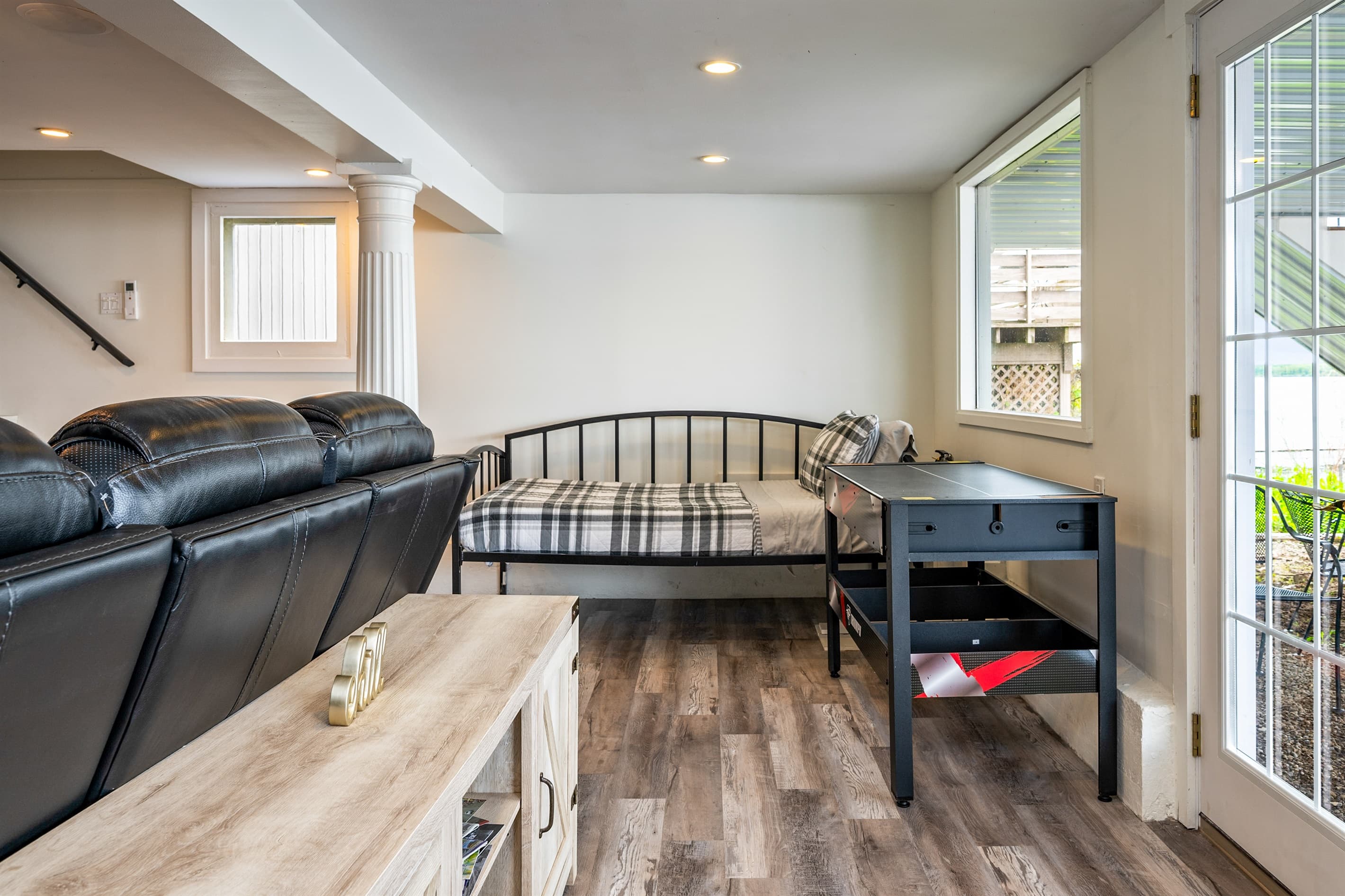 Seating area with daybed
