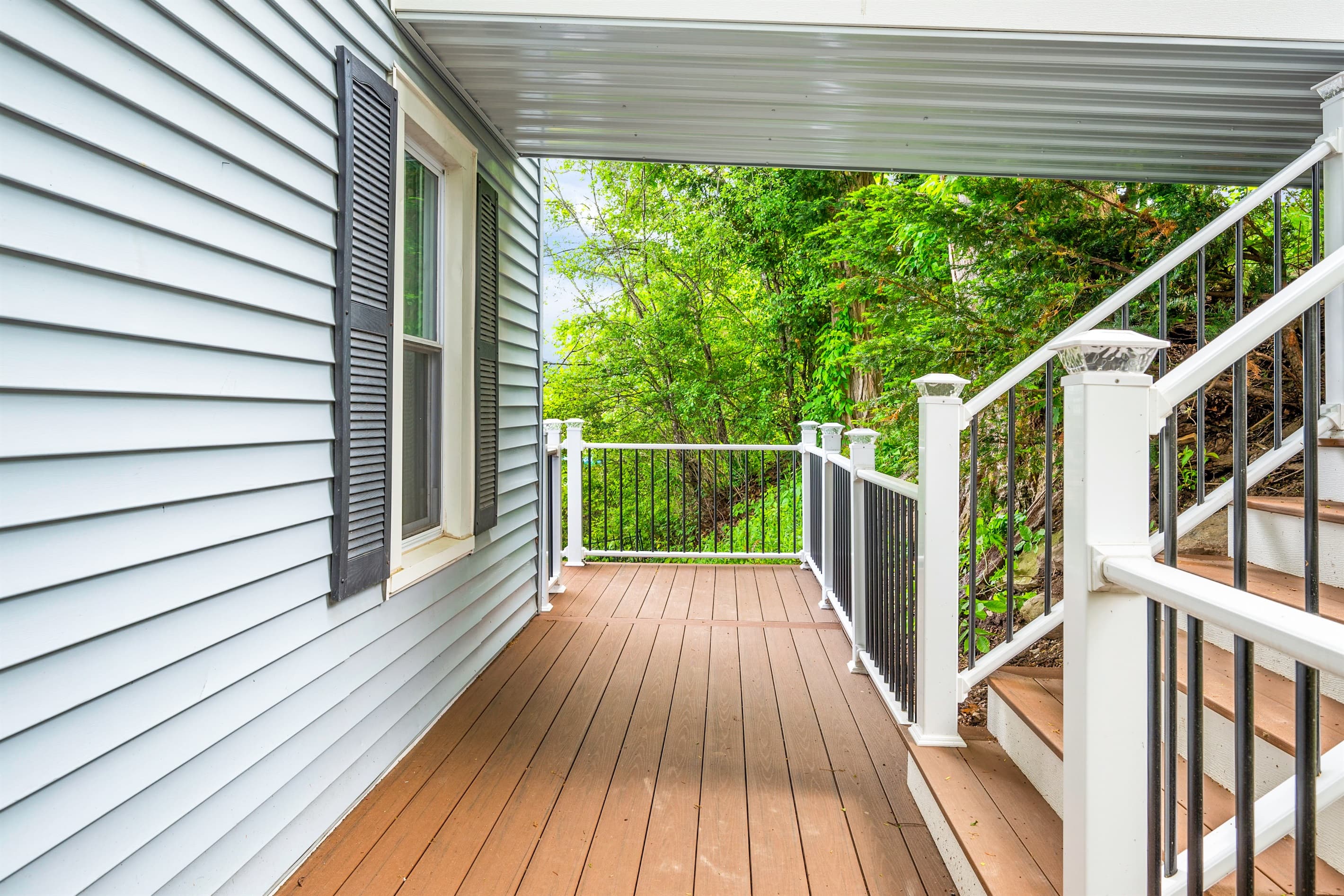 Side deck with steps to the yard