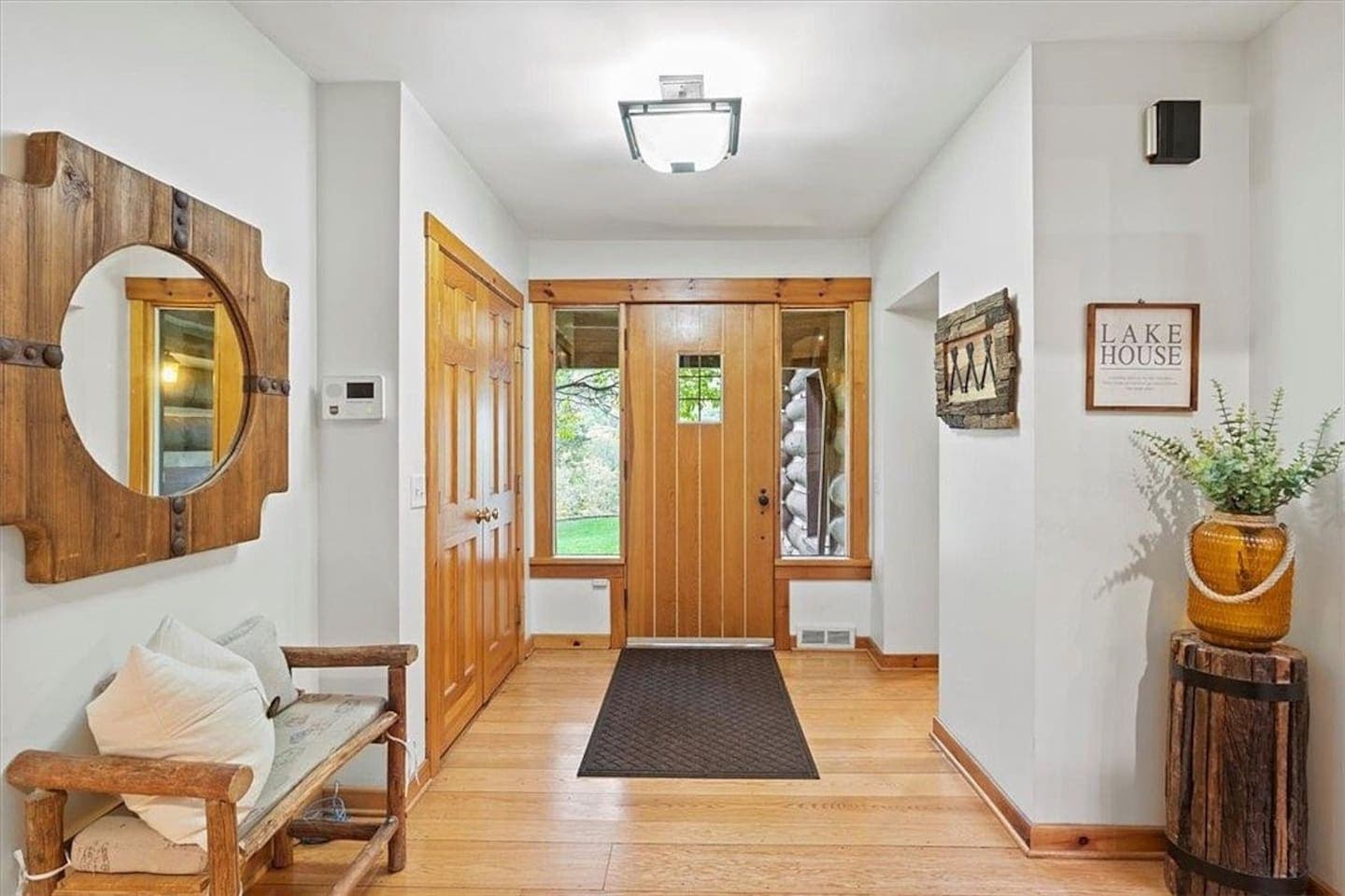 Entryway with bench and round mirror