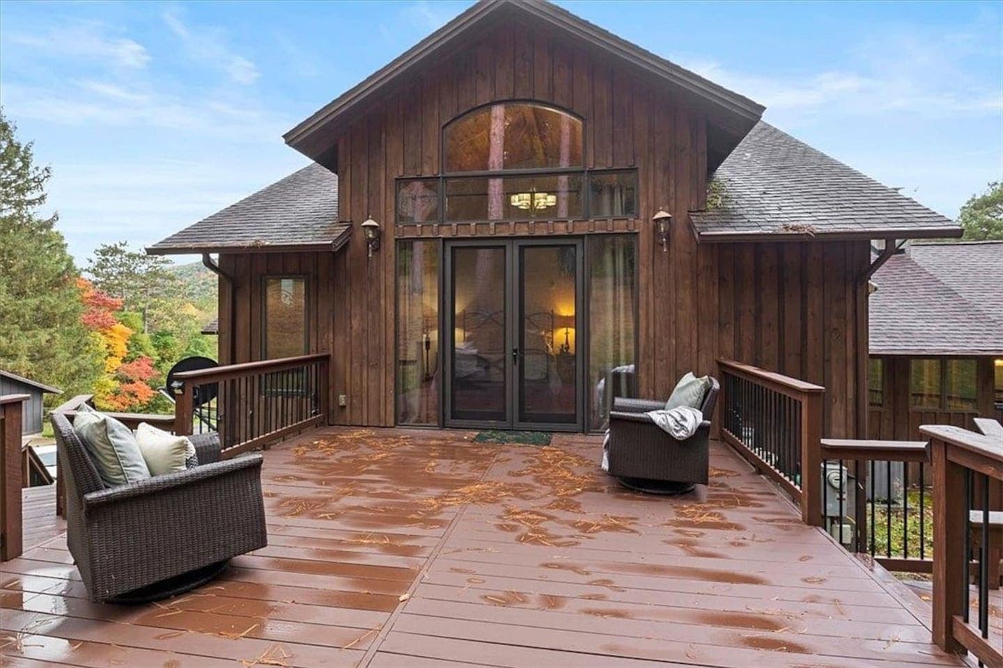 Deck furnished with outdoor seating