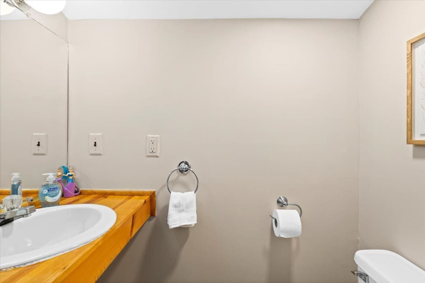 En suite bathroom with stand up shower