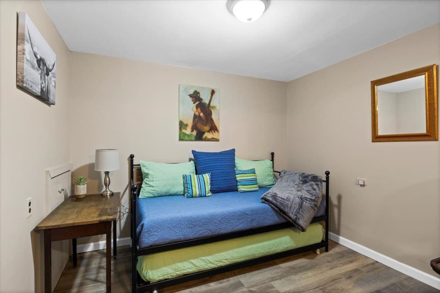 Twin bed with pullout trundle