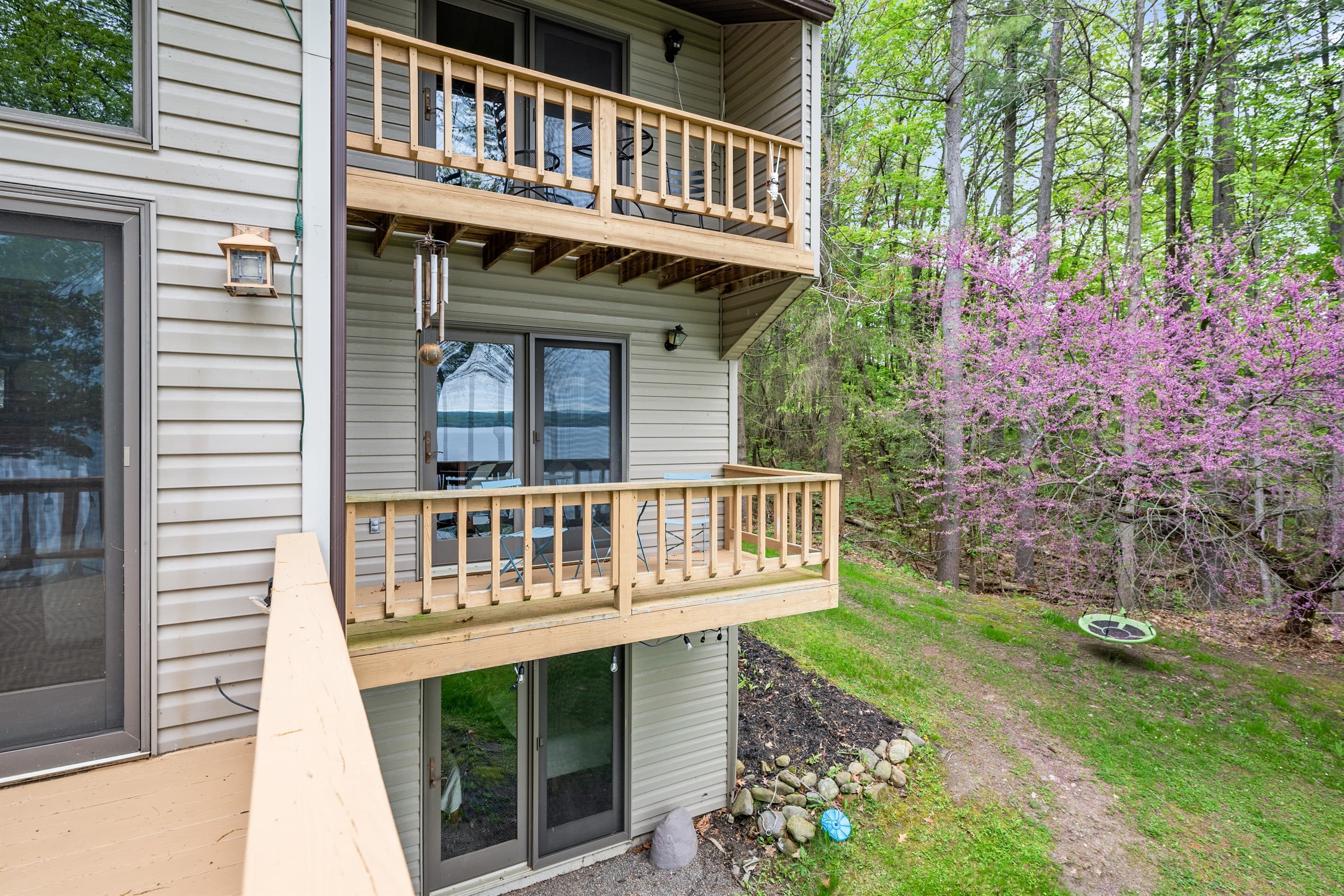 Two private balconies overlooking the yard