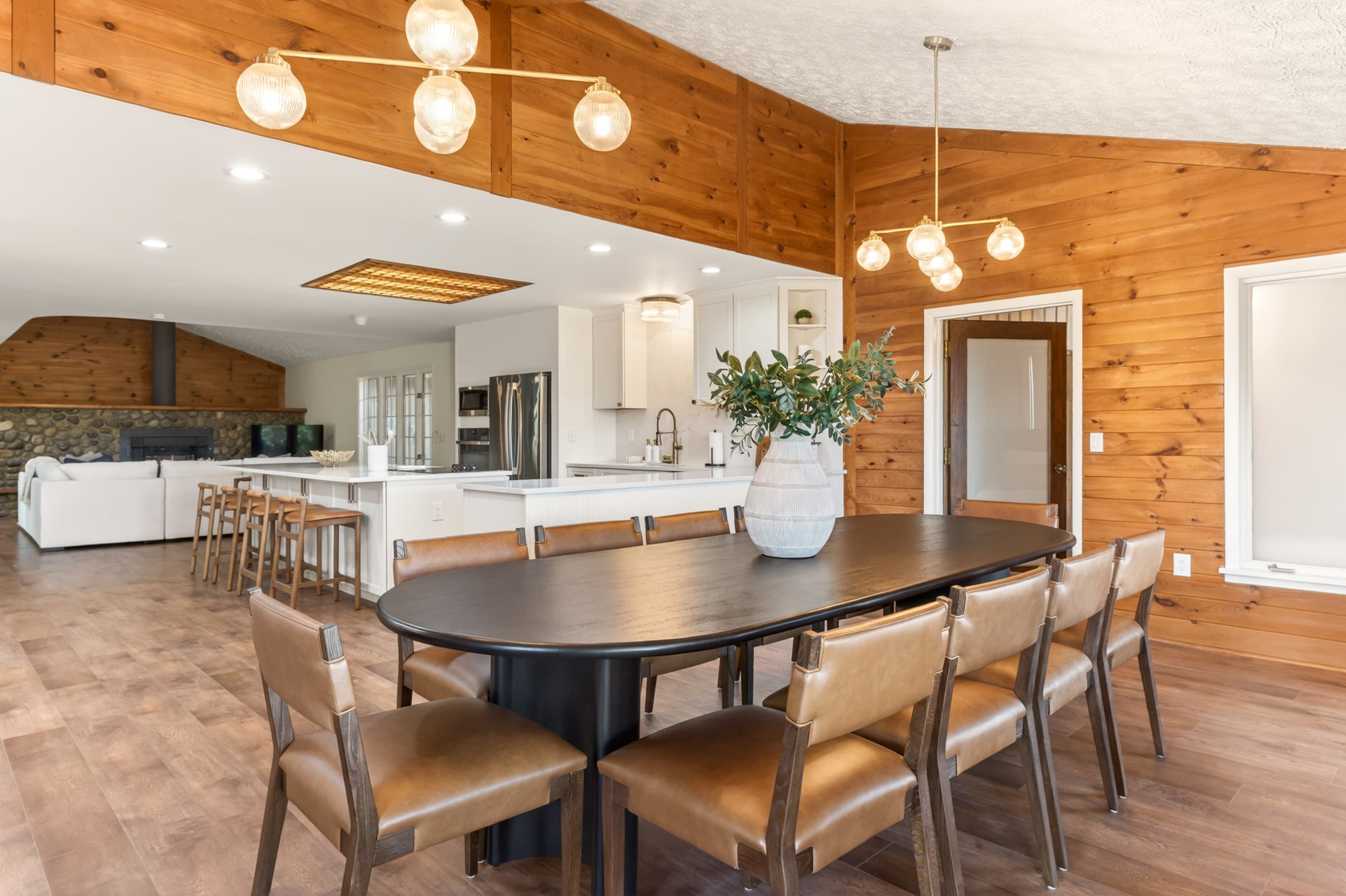 Dining table beneath globe pendant lights