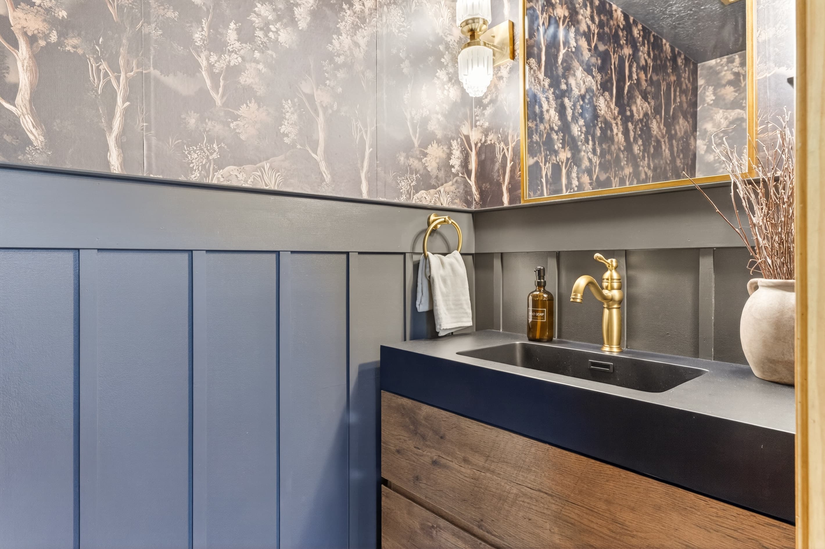 Bathtub with patterned tile surround