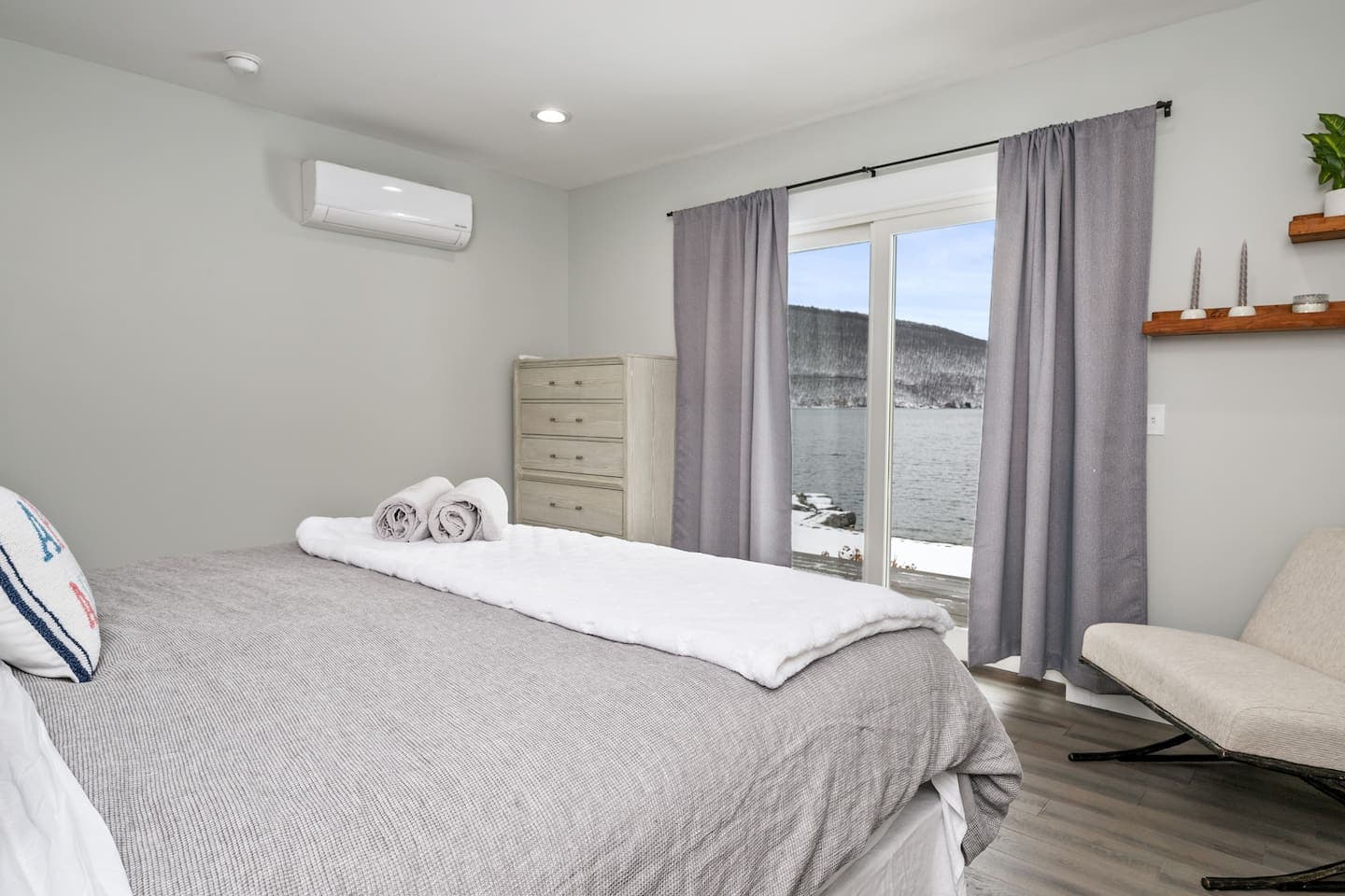 Bedroom with direct lake views