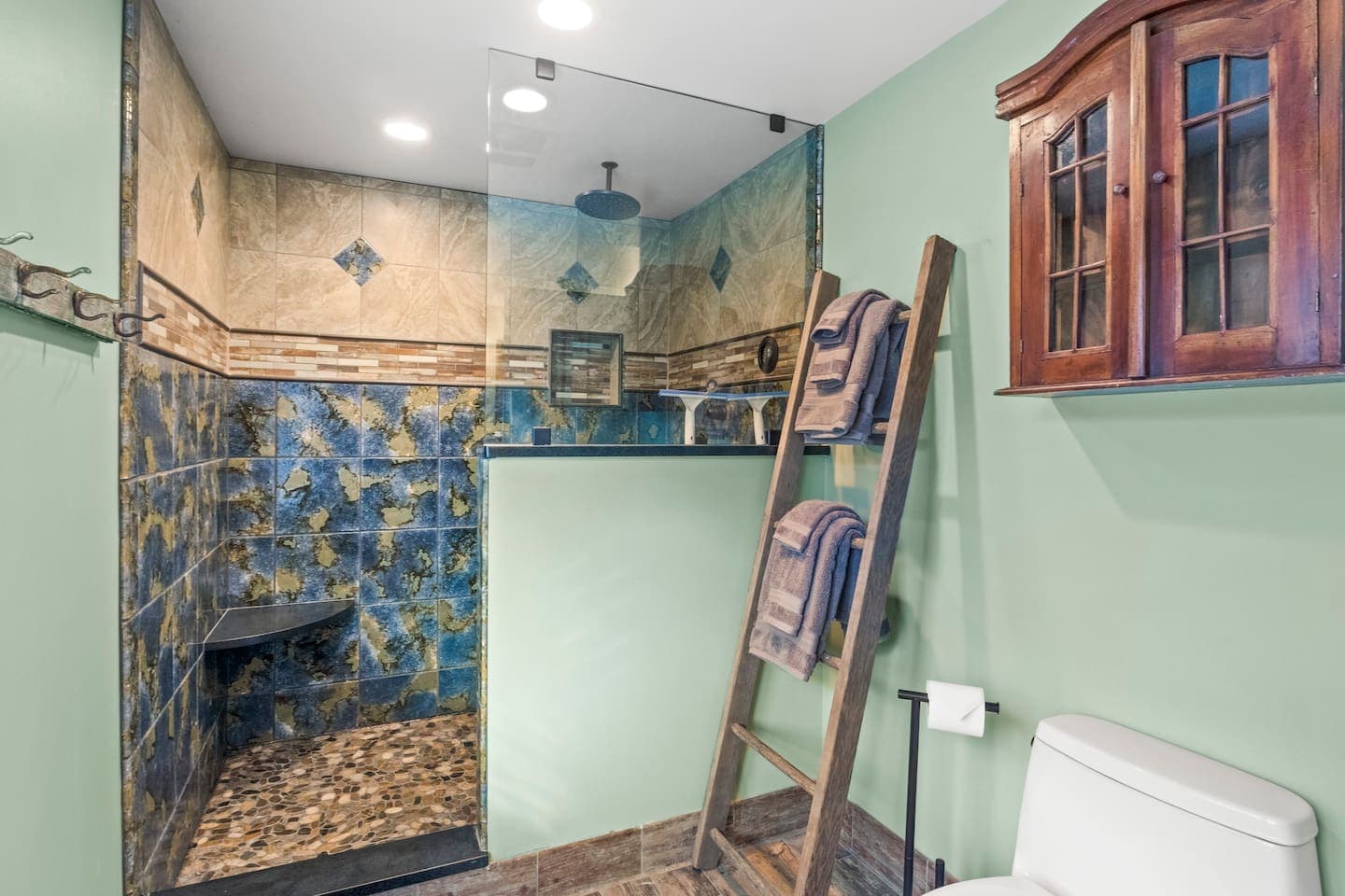 Walk-in shower with patterned tile
