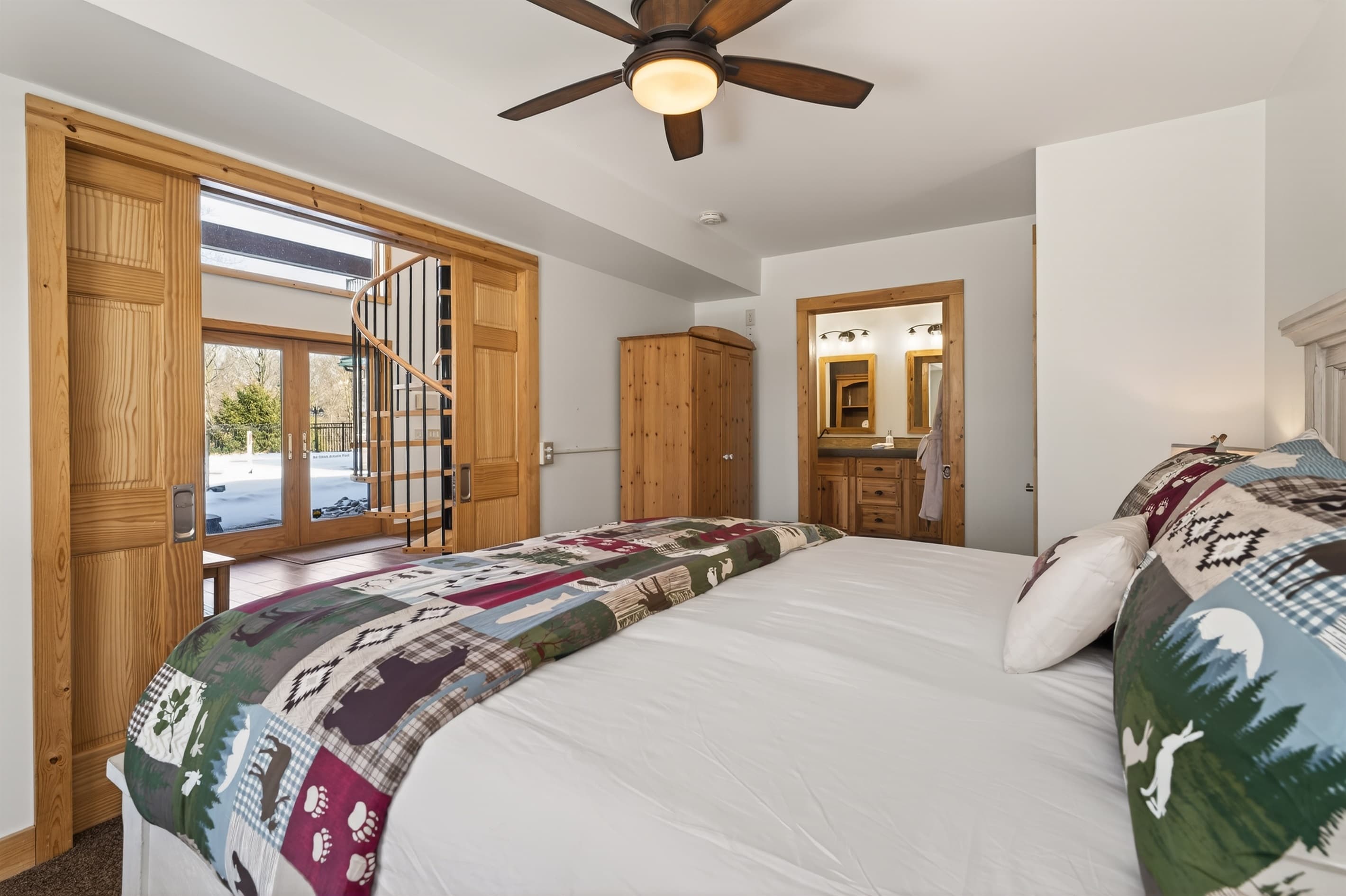 Bedroom with ceiling fan