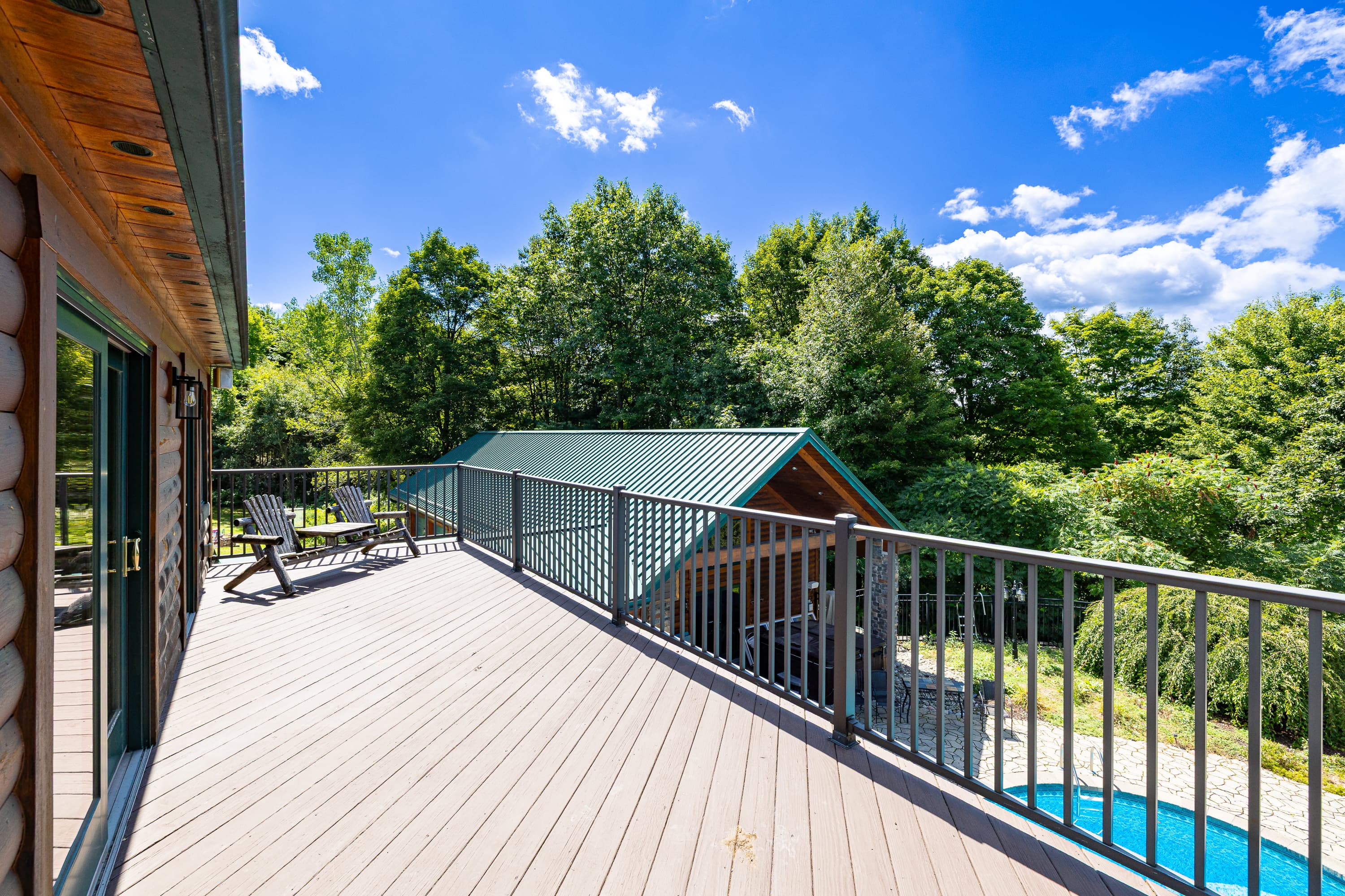Upper deck overlooking the pool