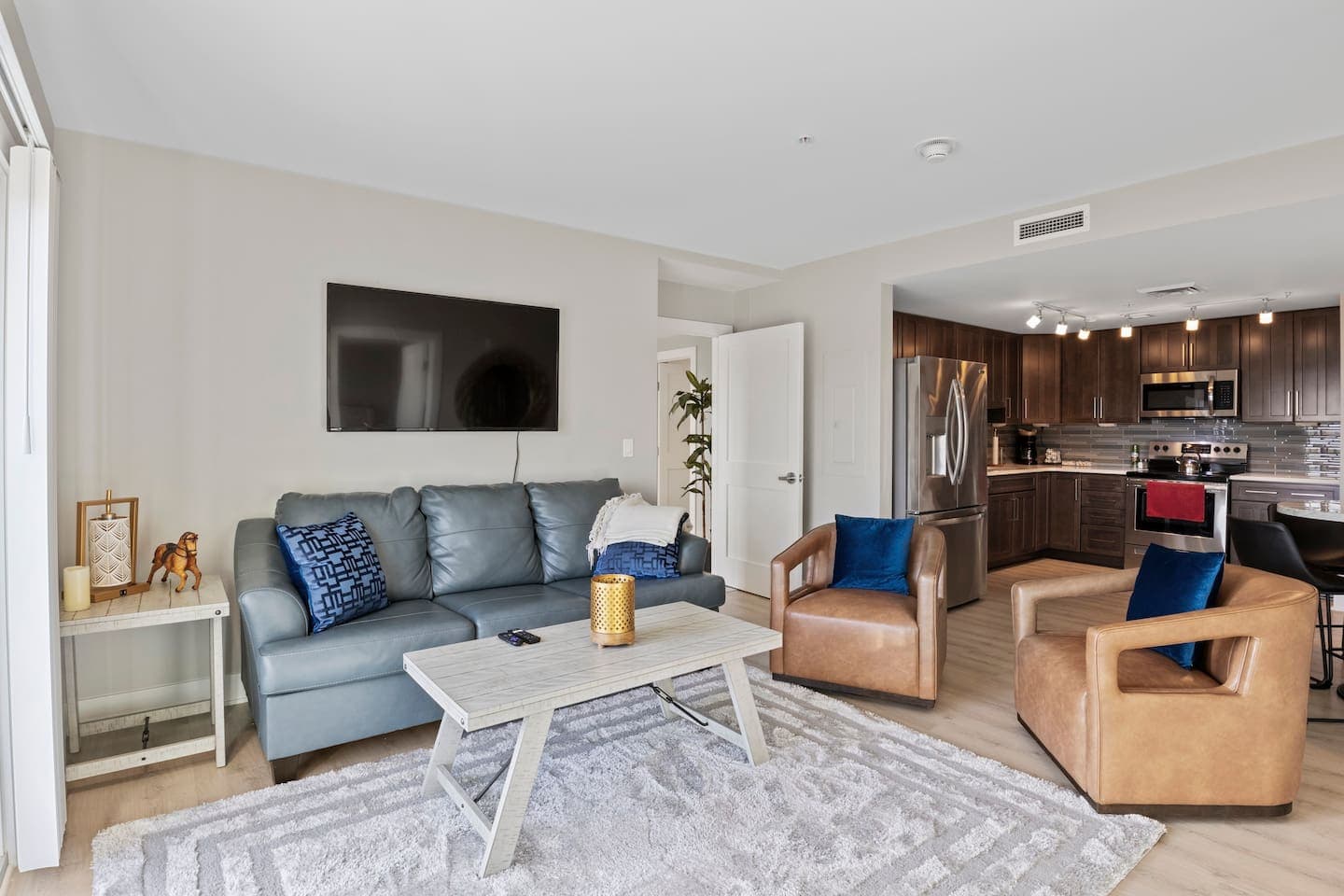 Seating area opening into the kitchen